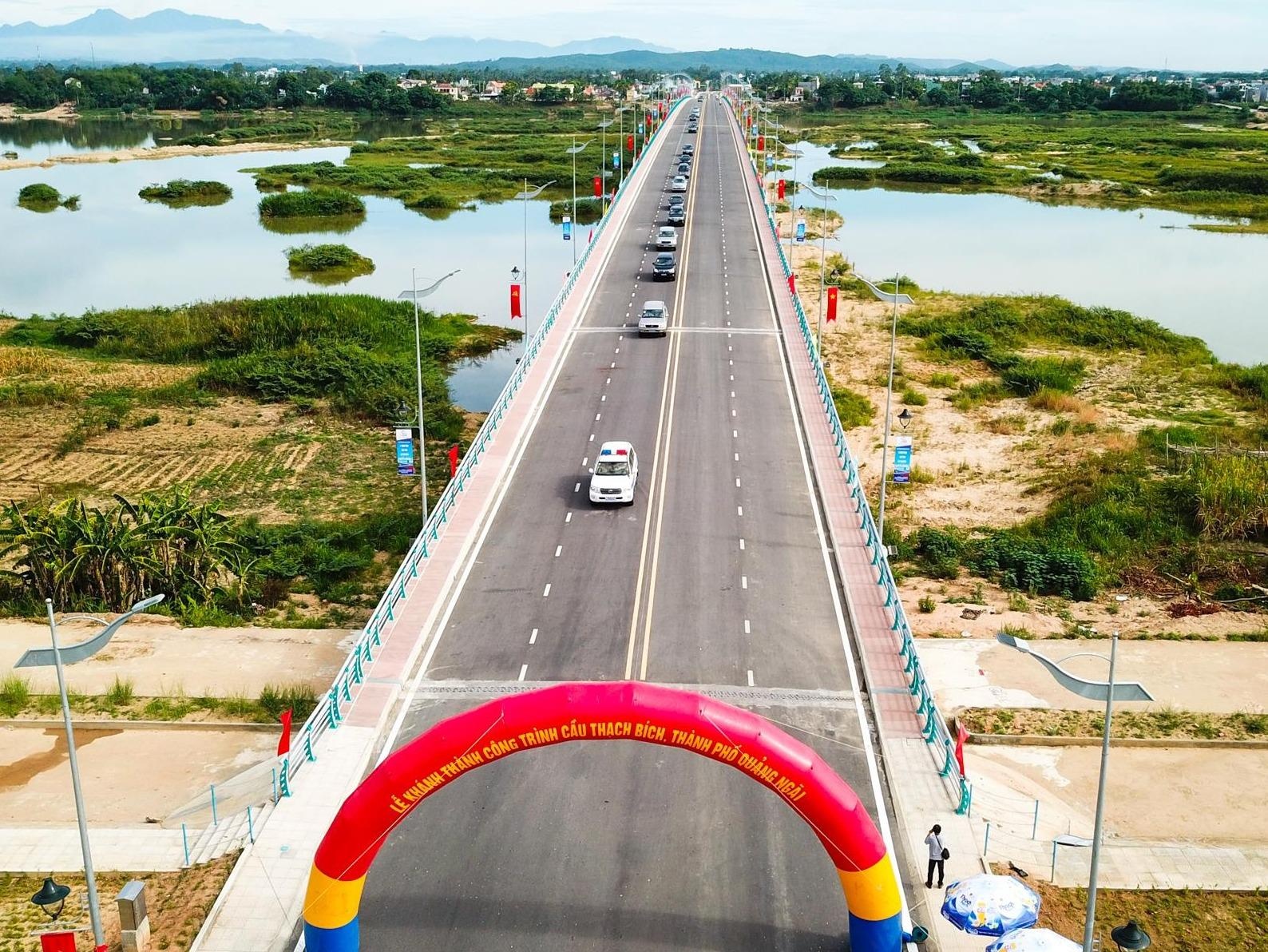 Khanh thanh cau Thach Bich 640 ty bac ngang song Tra Khuc hinh anh