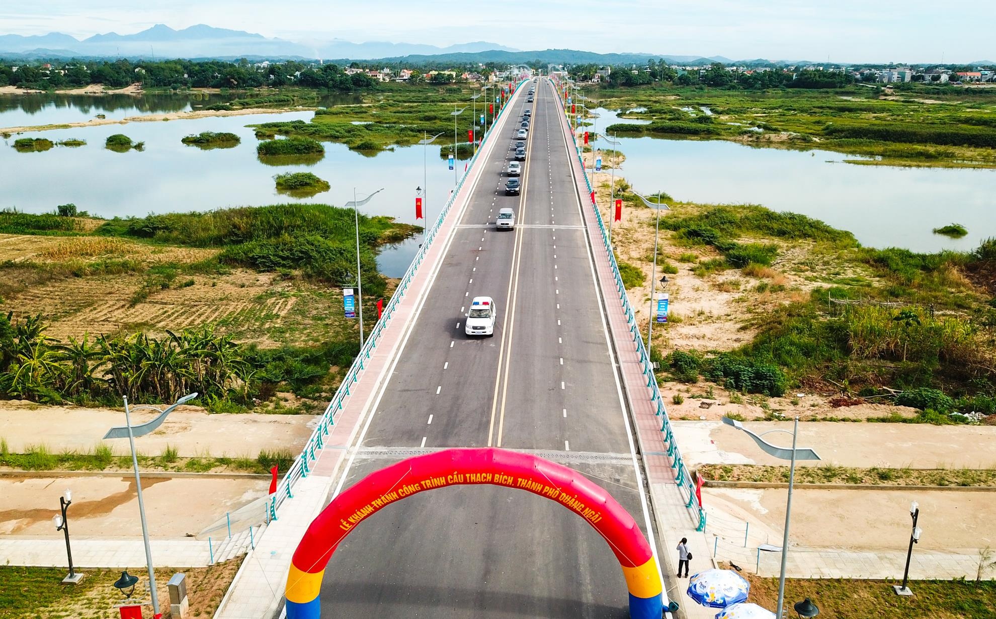 Khanh thanh cau Thach Bich Quang Ngai anh 2