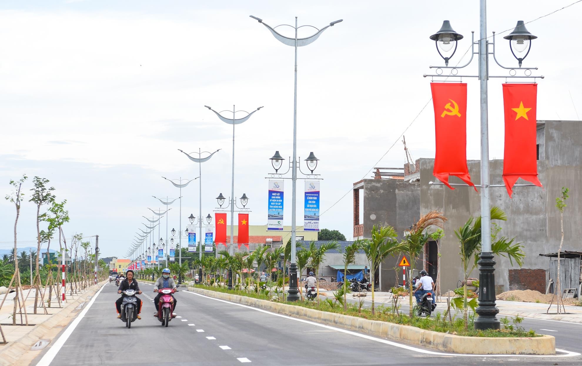 Khanh thanh cau Thach Bich Quang Ngai anh 10