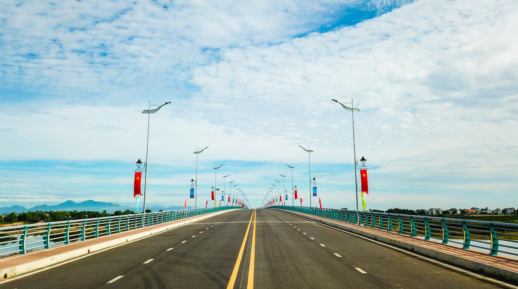 Khanh thanh cau Thach Bich Quang Ngai anh 5