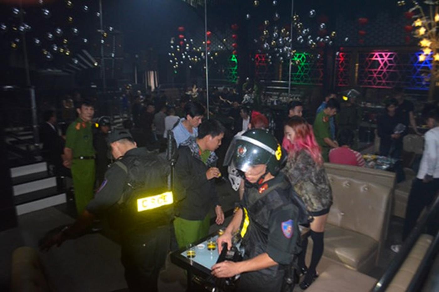 Chơi ma túy trong vũ trường  ảnh 1 Choi ma tuy trong vu truong anh 1