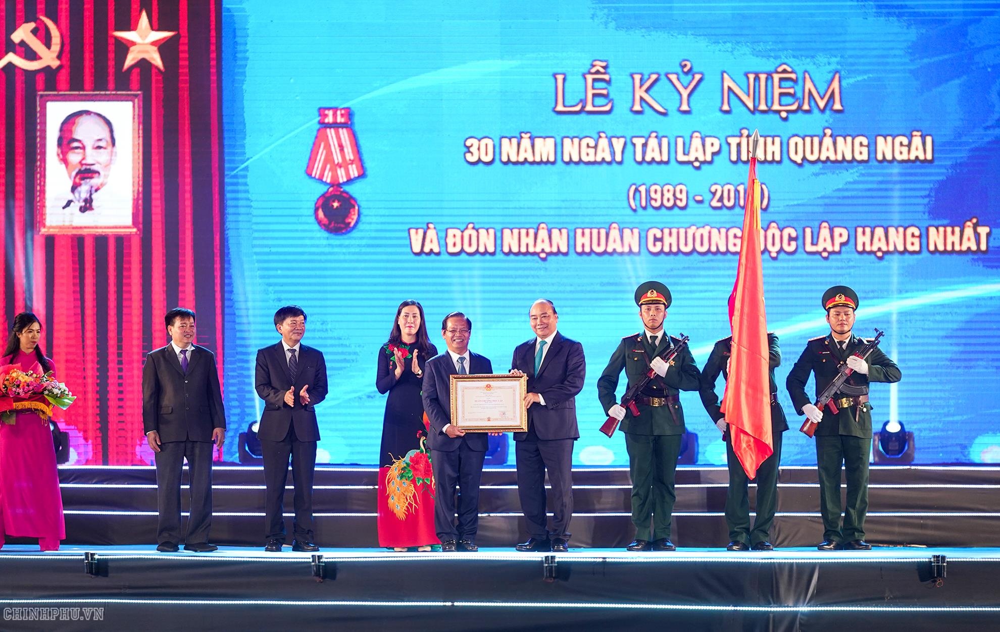 Ban phao hoa o Quang Ngai anh 1