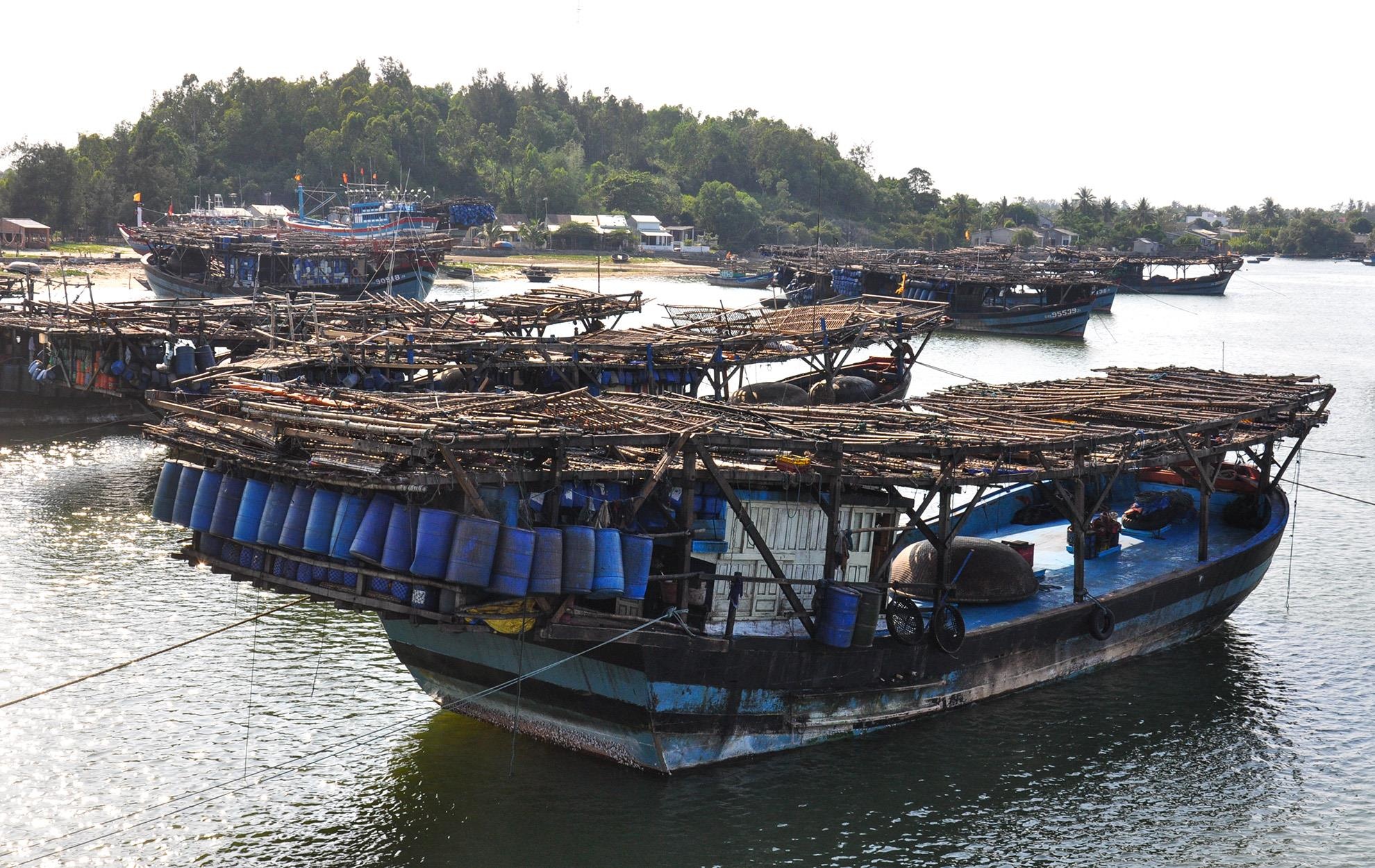 Hang nghin tan muc ton kho anh 2