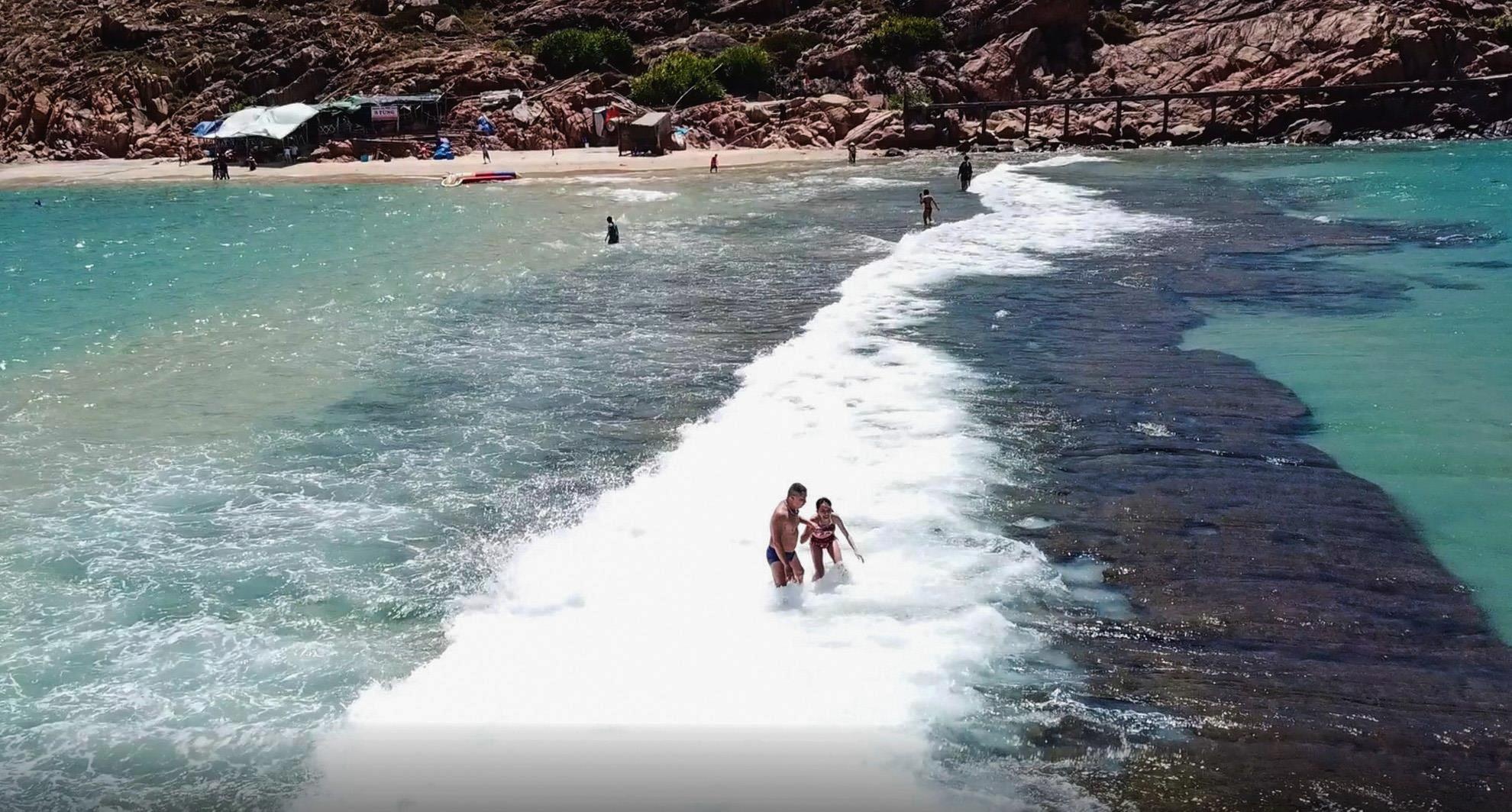 'Con duong xuyen bien' doc dao hut khach o Quy Nhon hinh anh