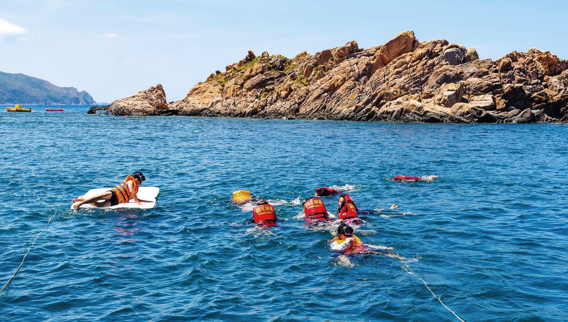 Con duong xuyen bien Quy Nhon anh 8