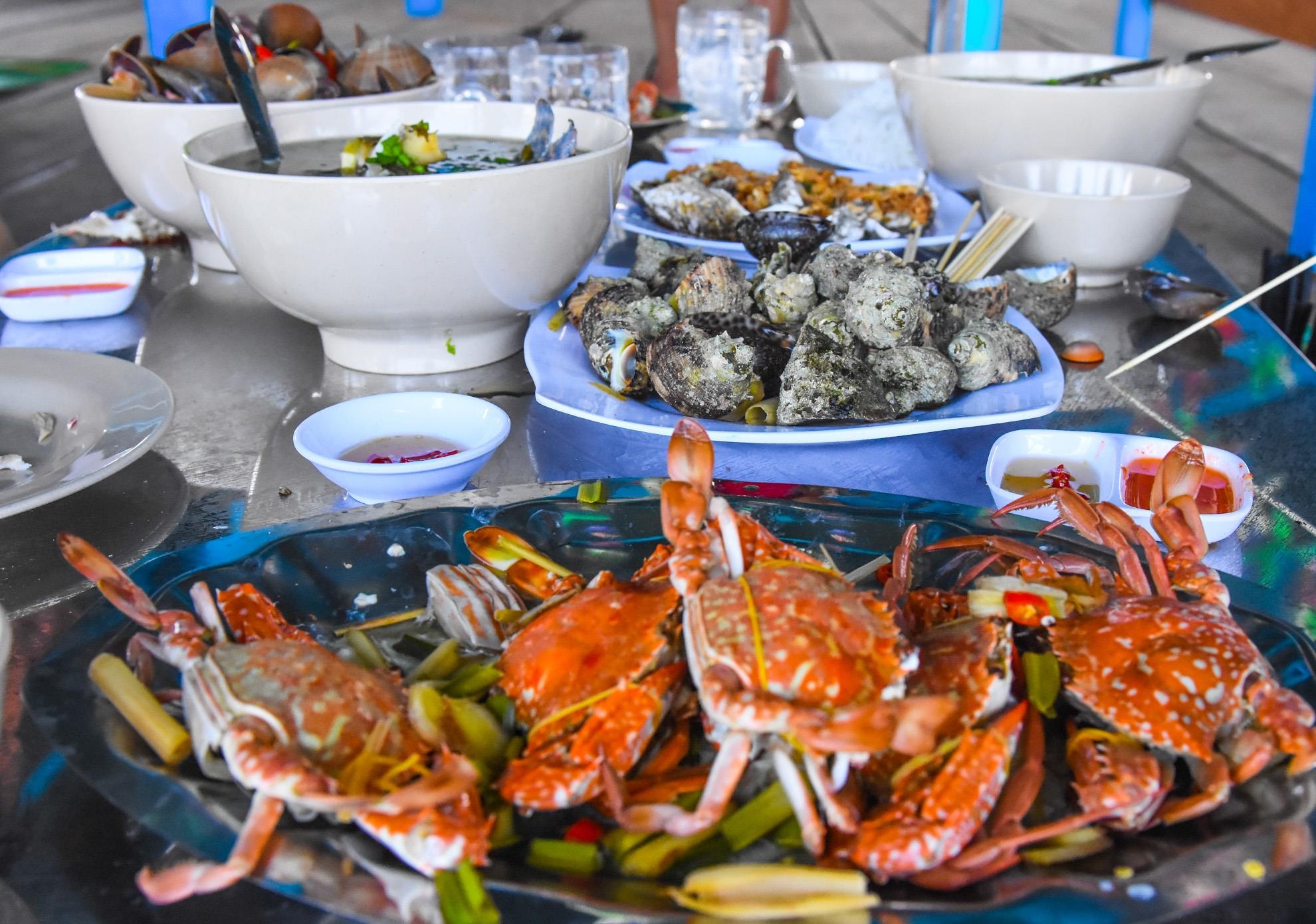 Con duong xuyen bien Quy Nhon anh 10