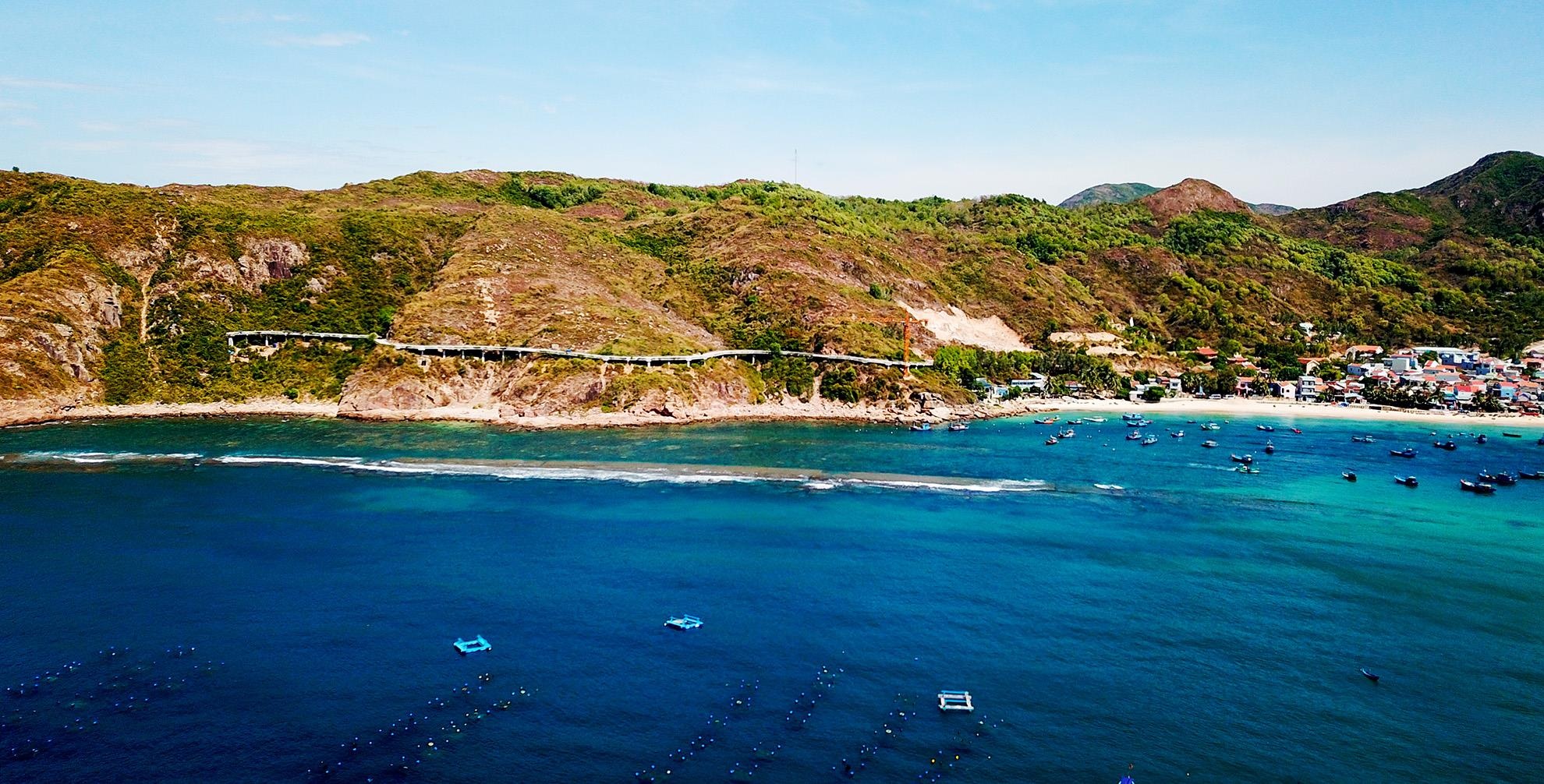 Con duong xuyen bien Quy Nhon anh 3