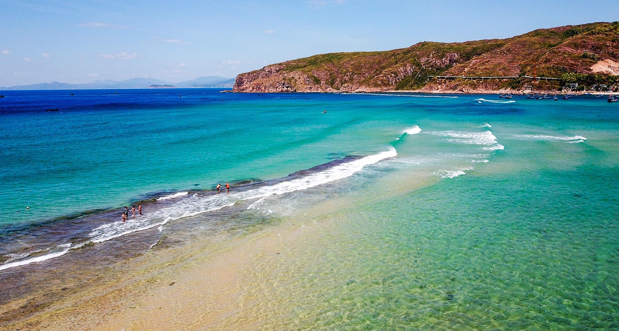 Con duong xuyen bien Quy Nhon anh 2