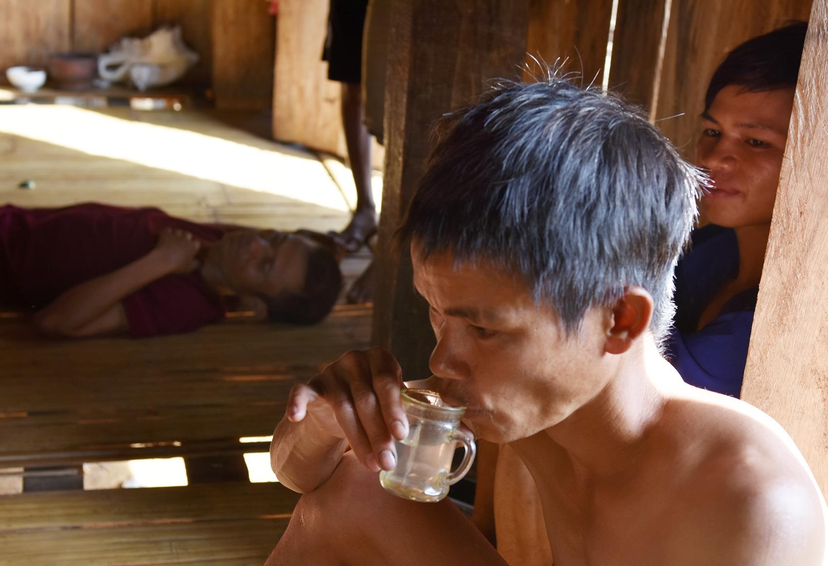 Nghien ruou ngheo doi Quang Ngai anh 2