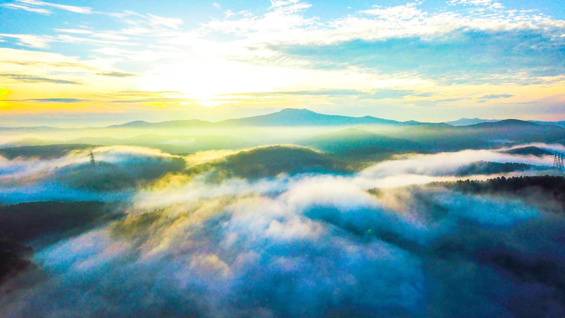 'Lac troi' trong bien may bong benh giua nui rung Kon Tum hinh anh