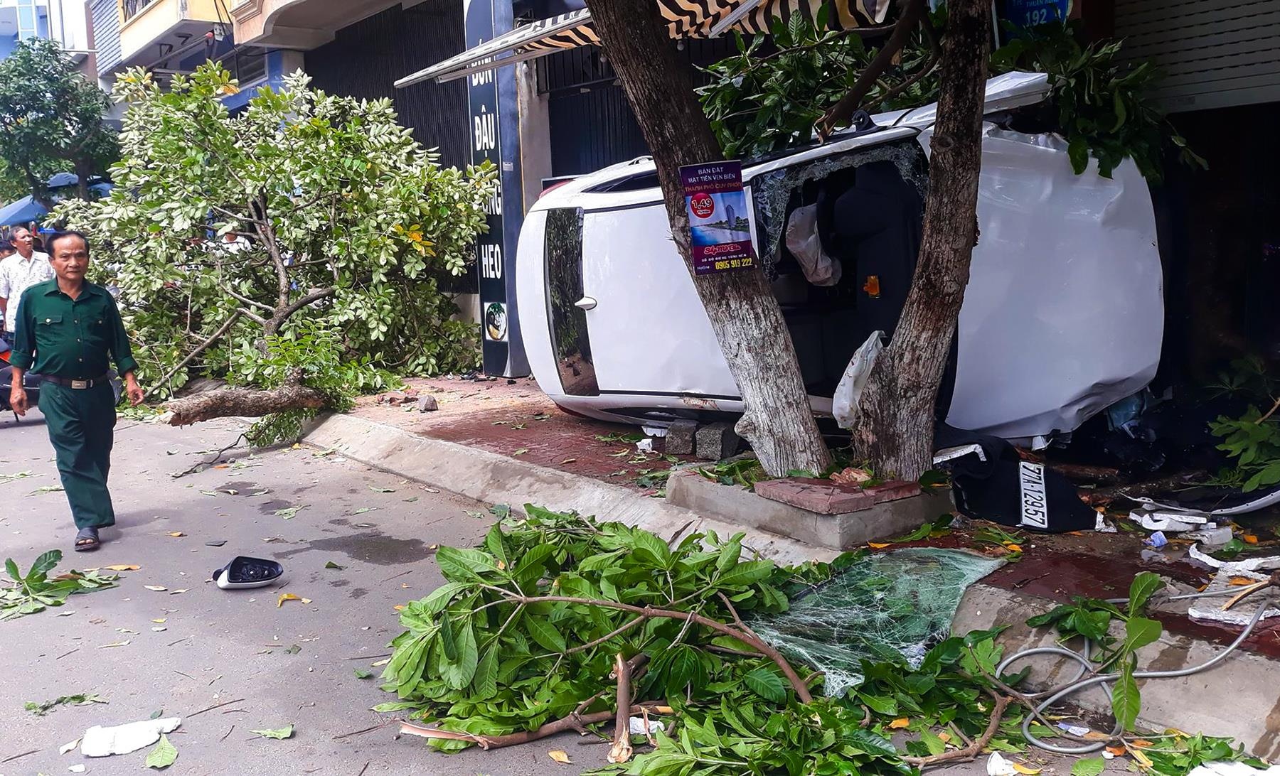 Ôtô gây tai nạn Bình Định ảnh 2 Oto gay tai nan Binh Dinh anh 2