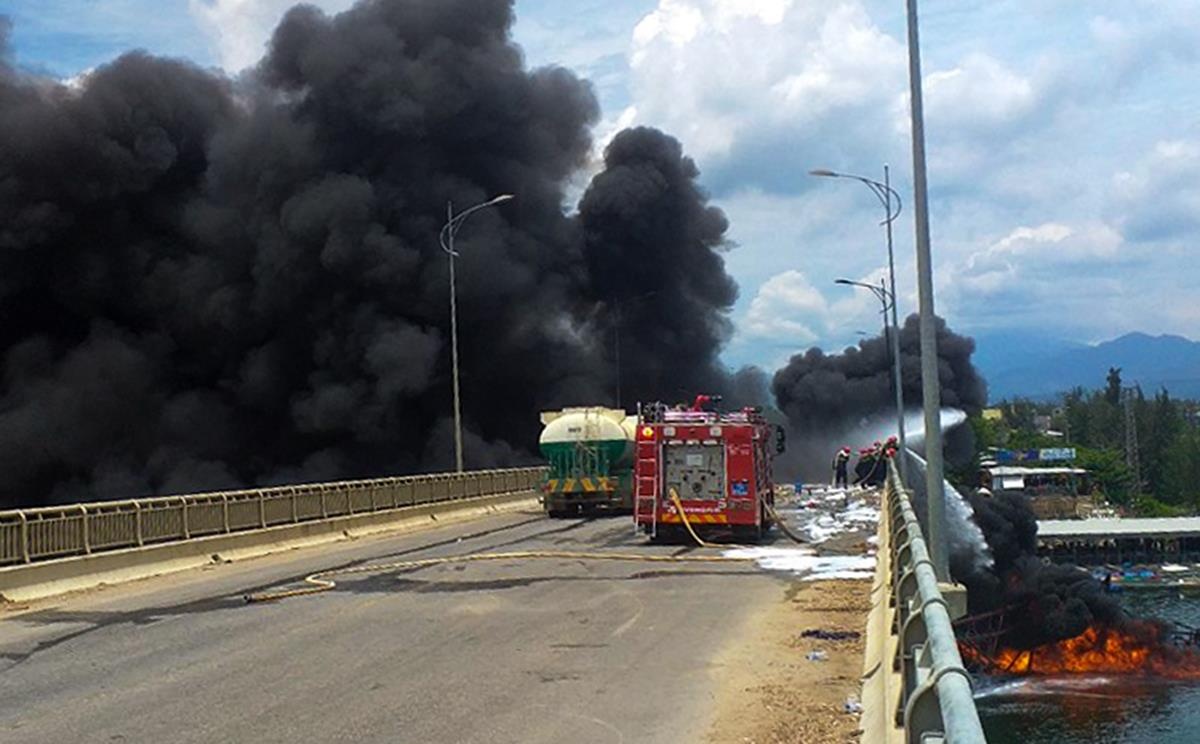 Chay tau ca chua 30.000 lit dau anh 2