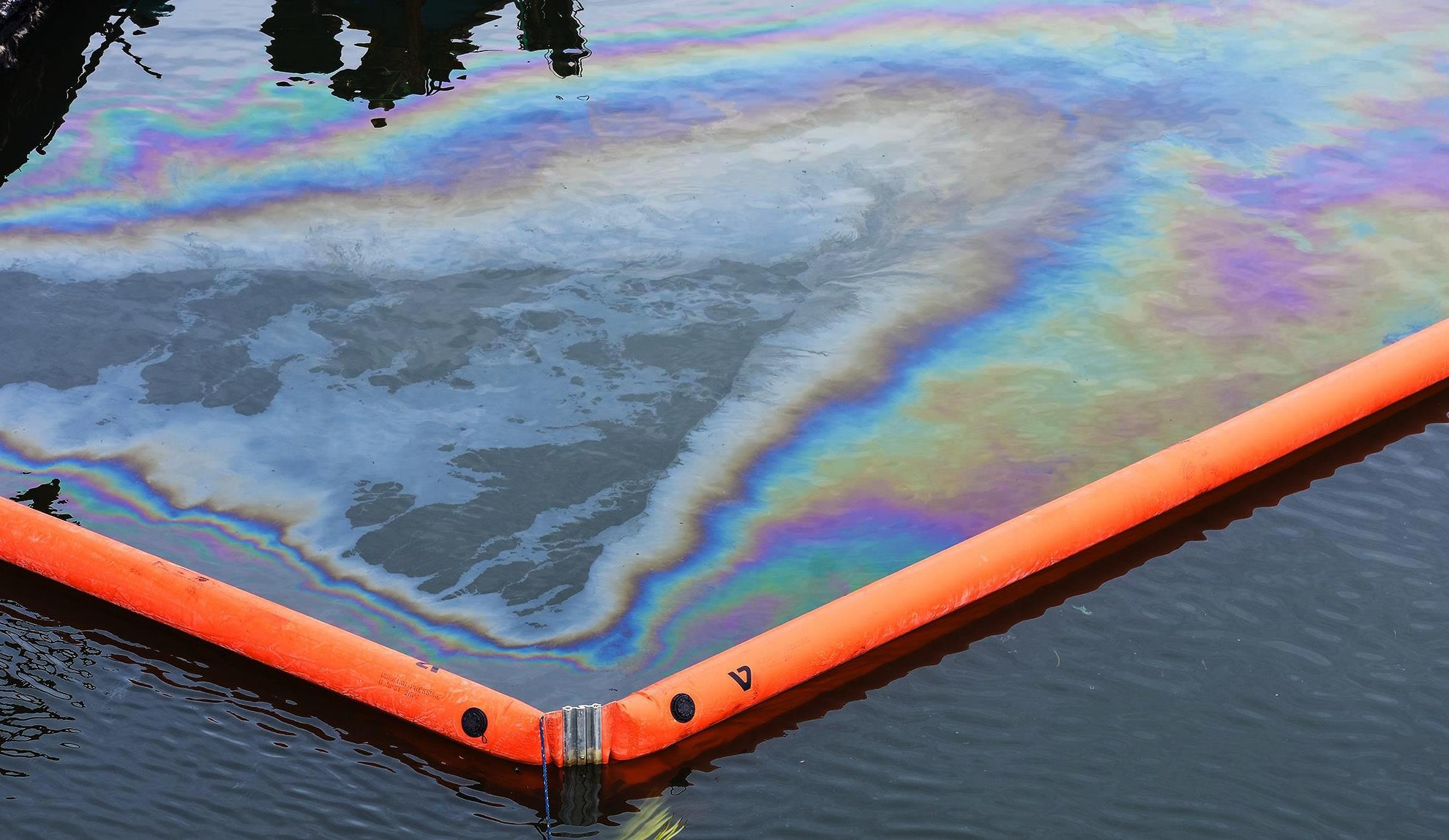 tau cho 30.000 lit dau boc chay anh 7