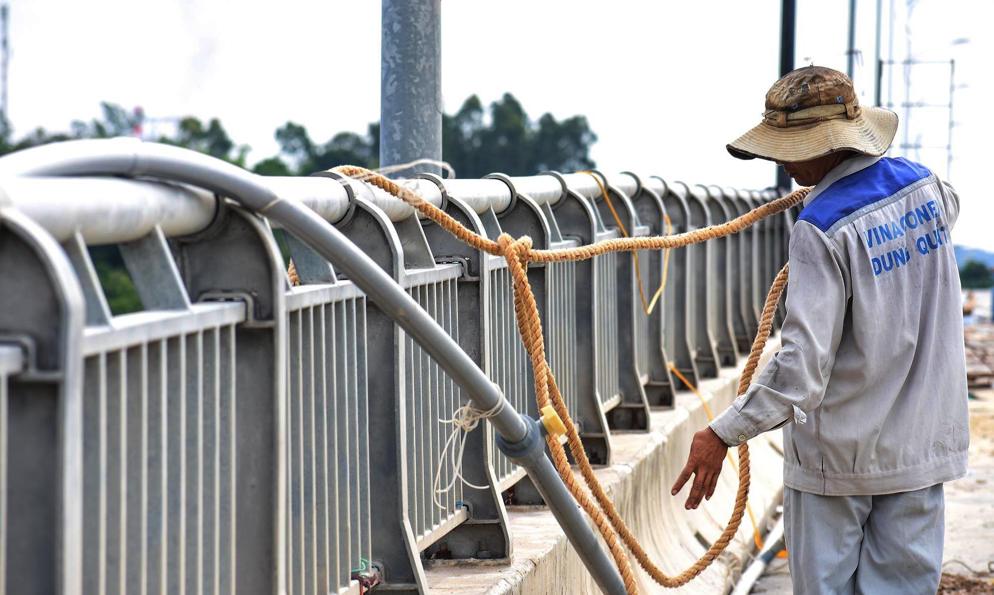 tau cho 30.000 lit dau boc chay anh 9