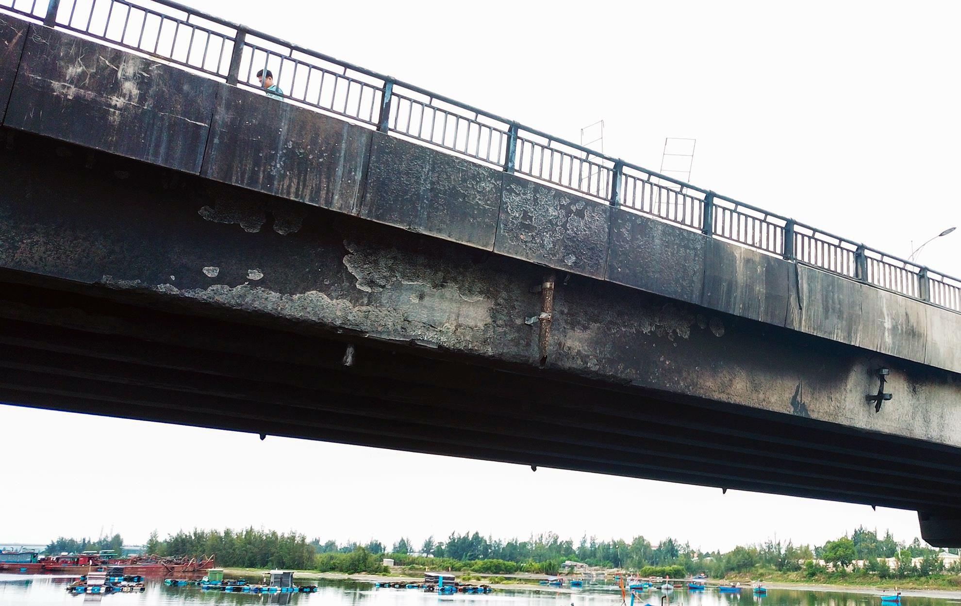 tau cho 30.000 lit dau boc chay anh 4