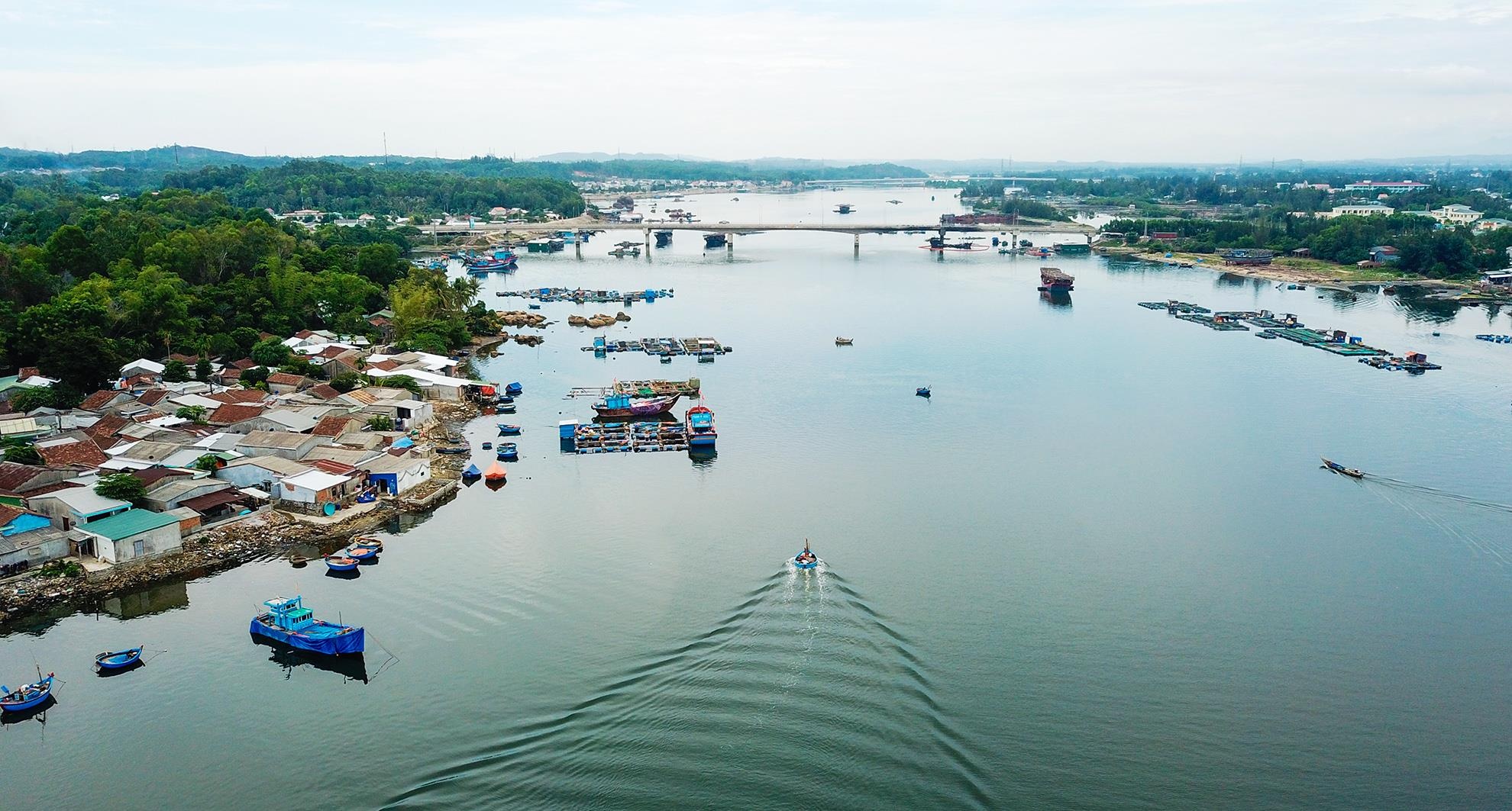 tau cho 30.000 lit dau boc chay anh 3