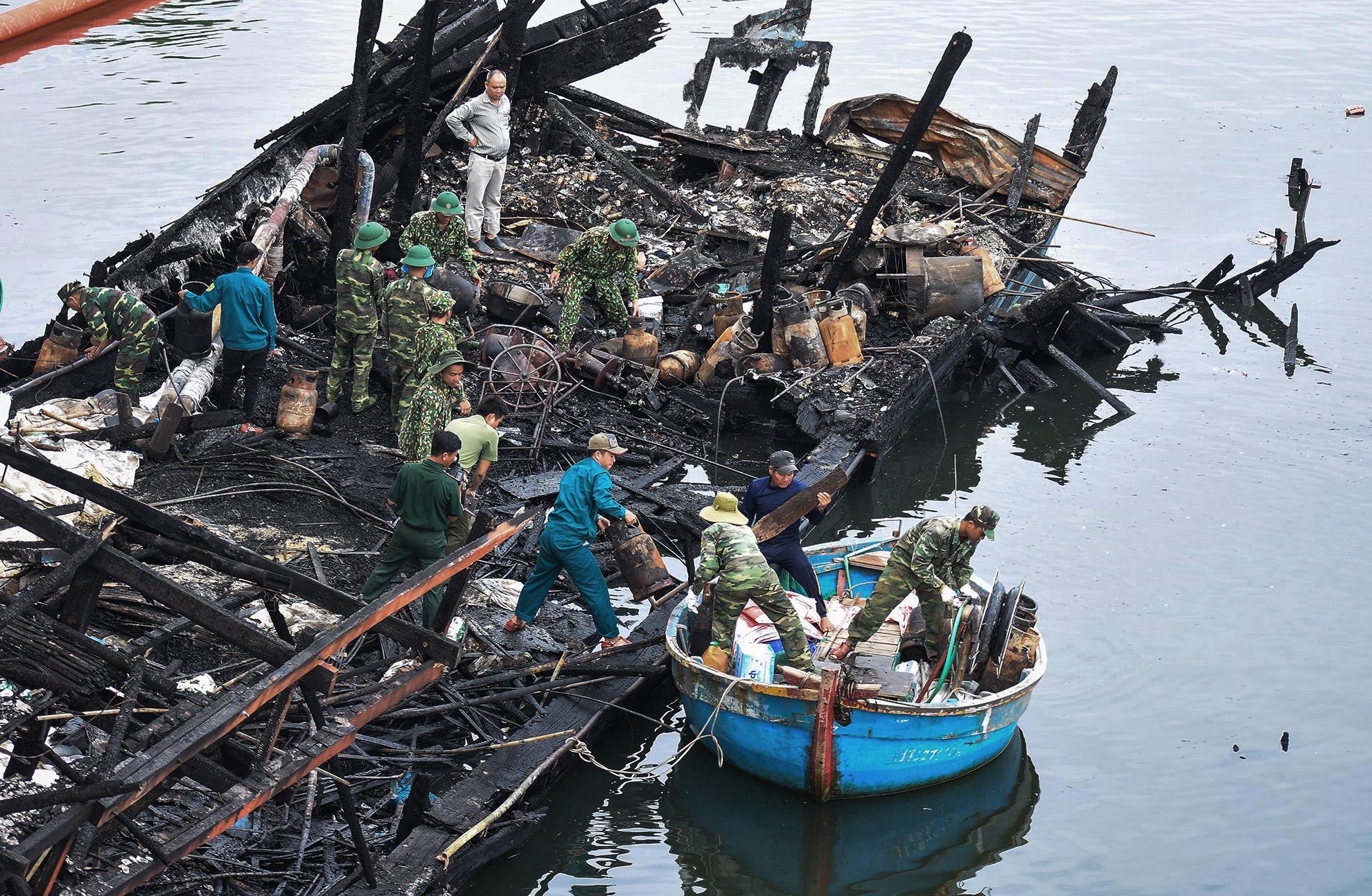 tau cho 30.000 lit dau boc chay anh 12