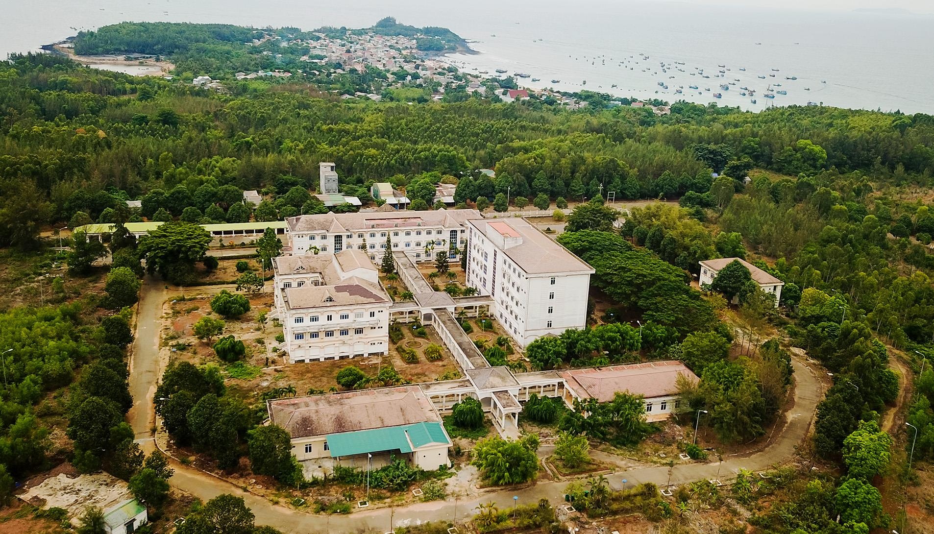 Benh vien Dung Quat lang phi anh 1