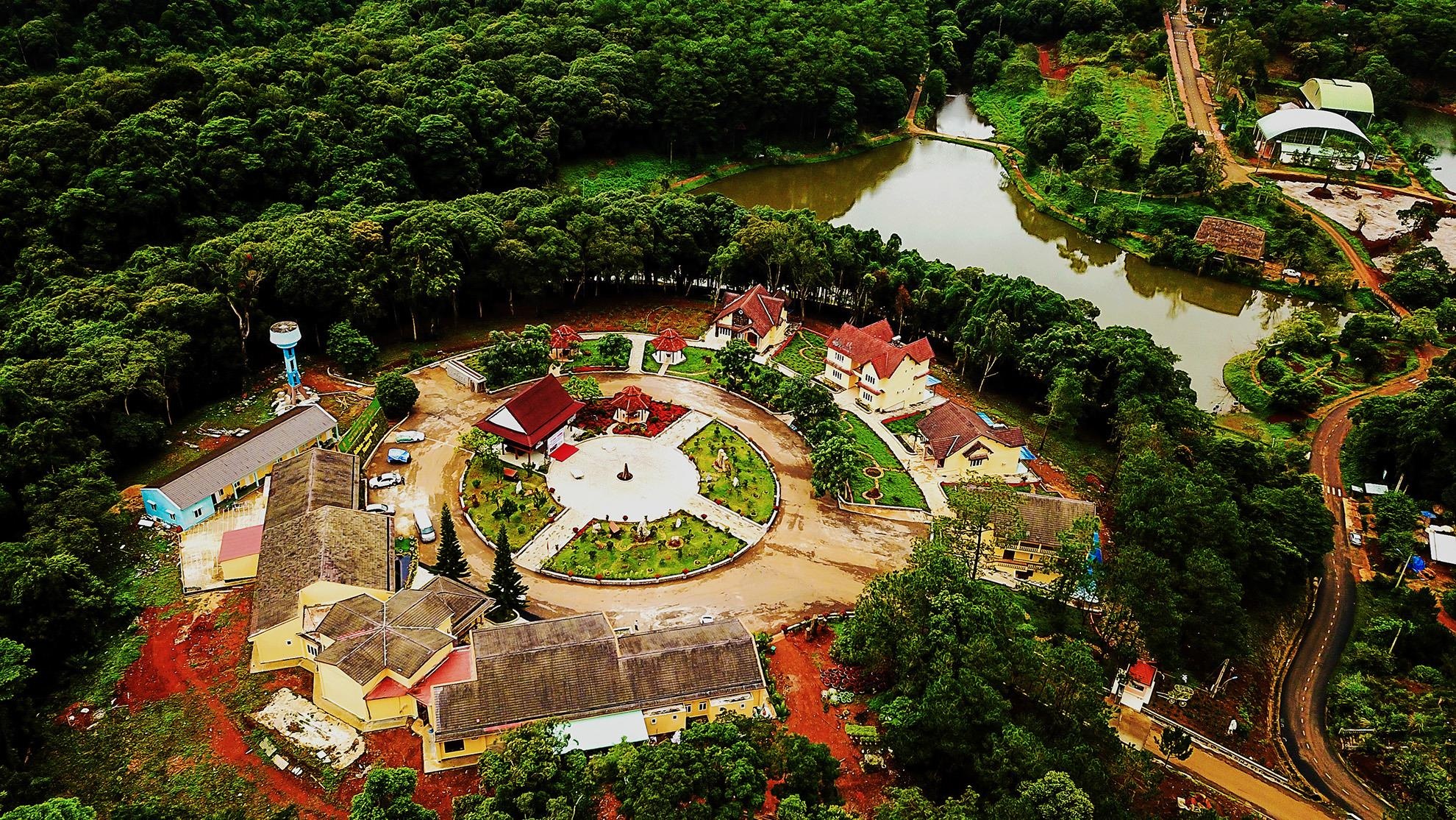 Lang biet thu Mang Den hoi sinh sau 10 nam bo hoang hinh anh