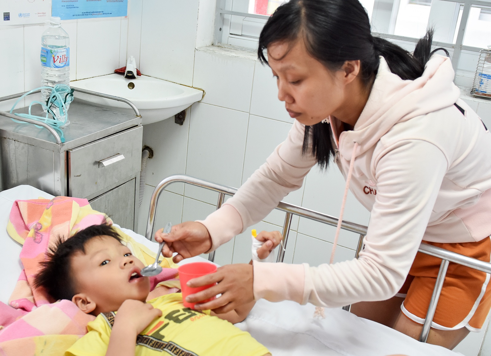 Cứu sống bé trai Bình Định ảnh 2 Cuu song be trai Binh Dinh anh 2