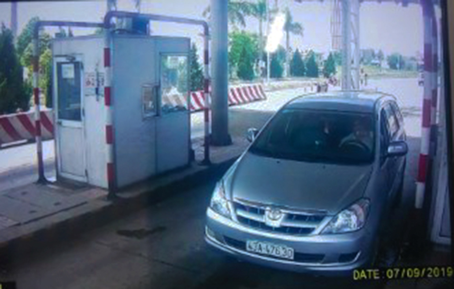 Đi nhờ xe để trộm cắp  ảnh 1 Di nho xe de trom cap anh 1