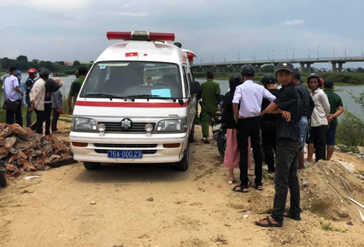 Tam song, nam sinh lop 9 sa chan vao ho sau hinh anh