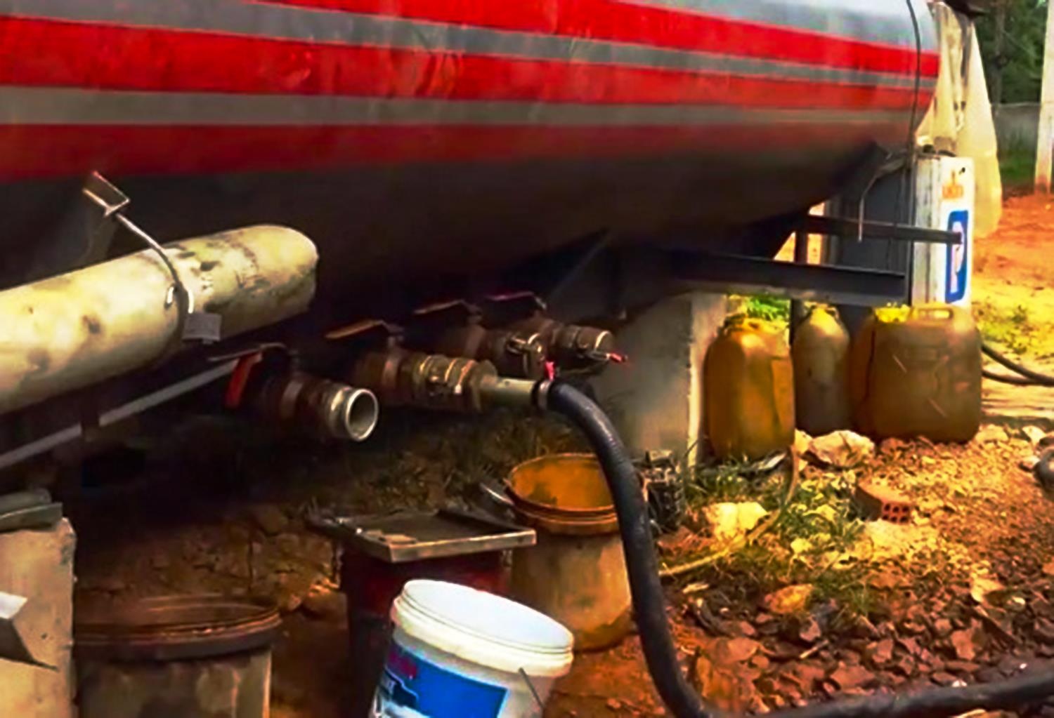 Bat hai giam doc doanh nghiep lien quan vu ban dau DO gia hinh anh