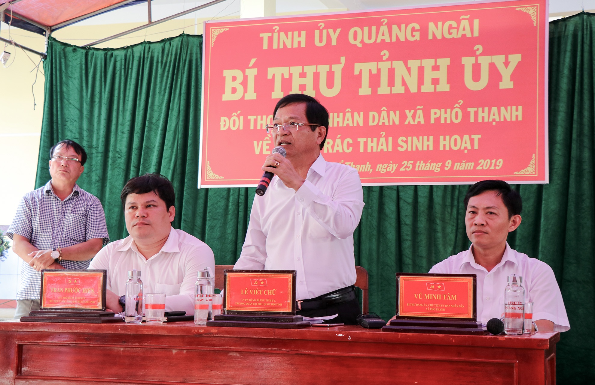 Bi thu Quang Ngai xin loi anh 1