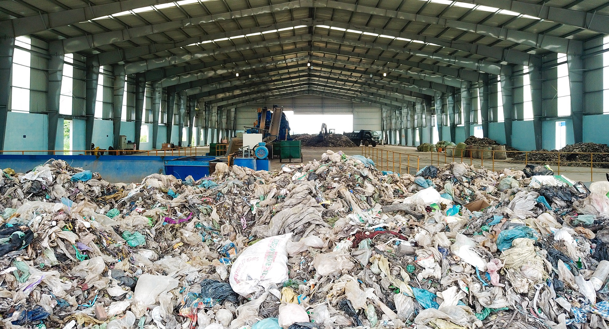 Tre tien do, nha may xu ly rac 300 ty khong bi thu giay phep hinh anh