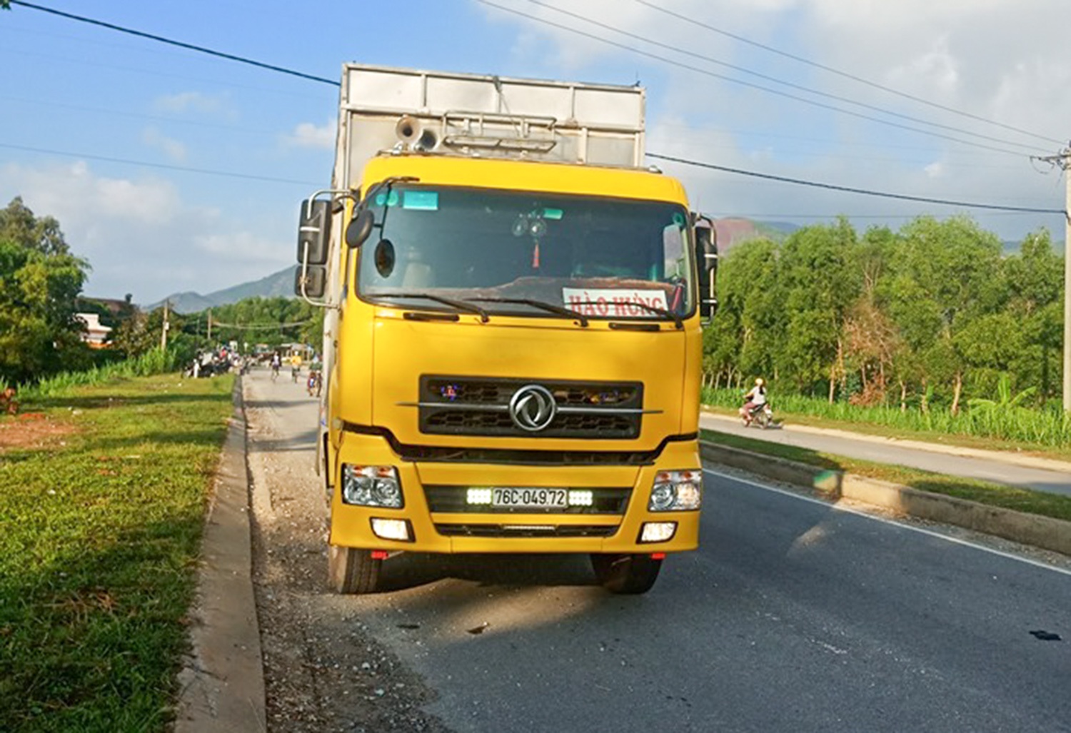 Xe tai cho go dam tong chet phu nu tap the duc tren quoc lo 24 hinh anh