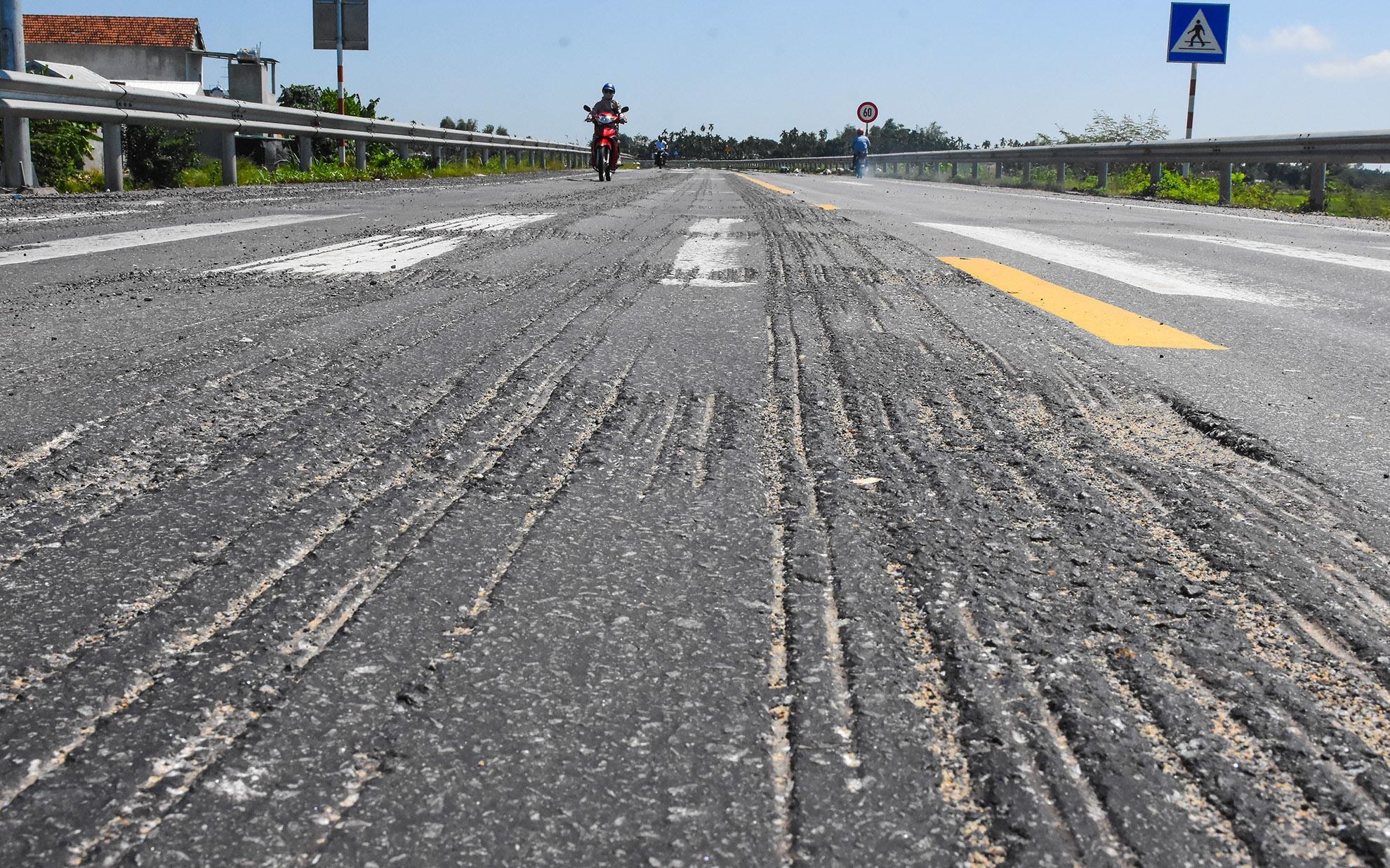 Duong dan cao toc 34.500 ty sut lun, bay nguoi di duong hinh anh