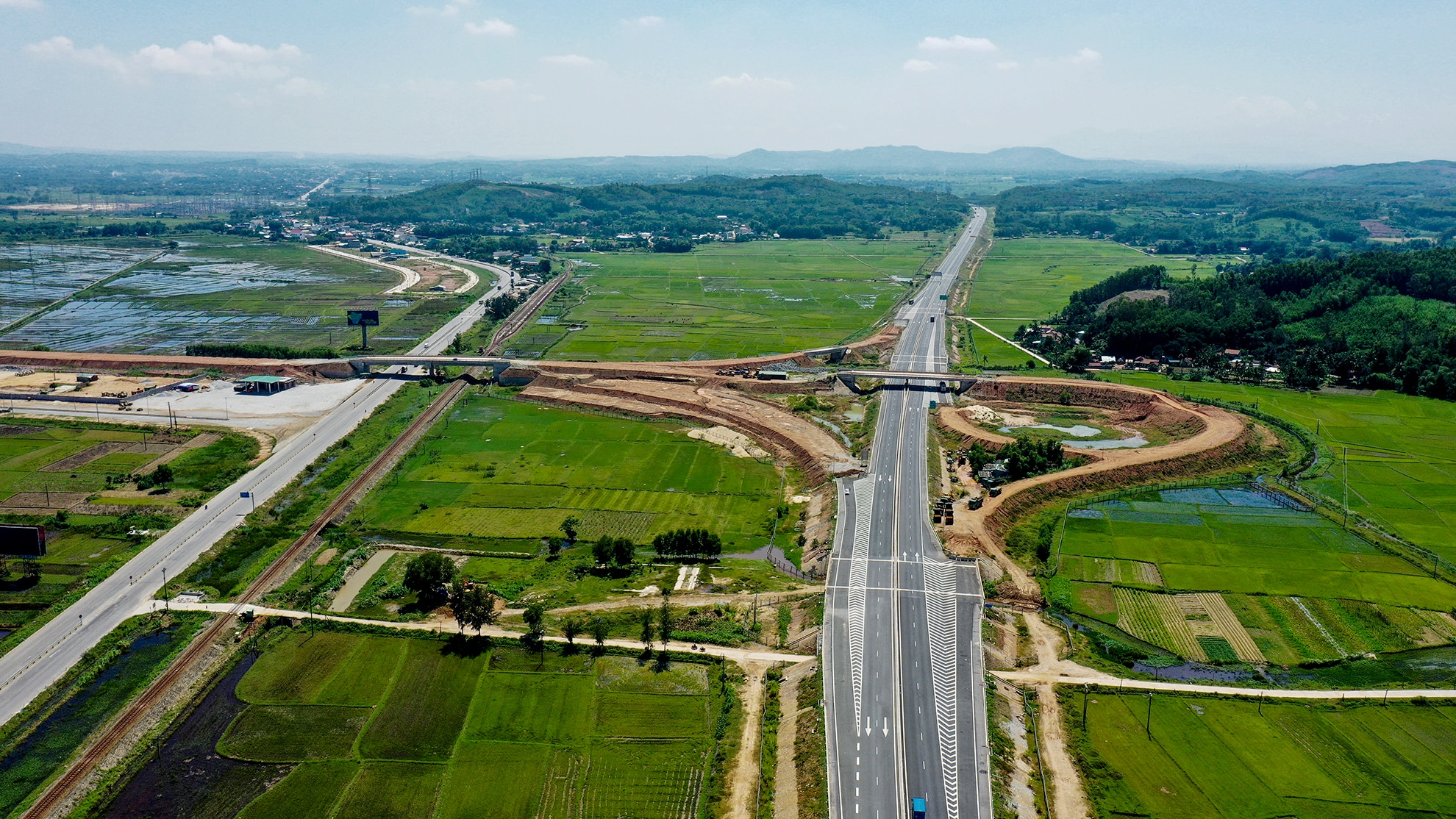 Vong xoay Dung Quat bi 'lang quen' o cao toc 34.500 ty hinh anh