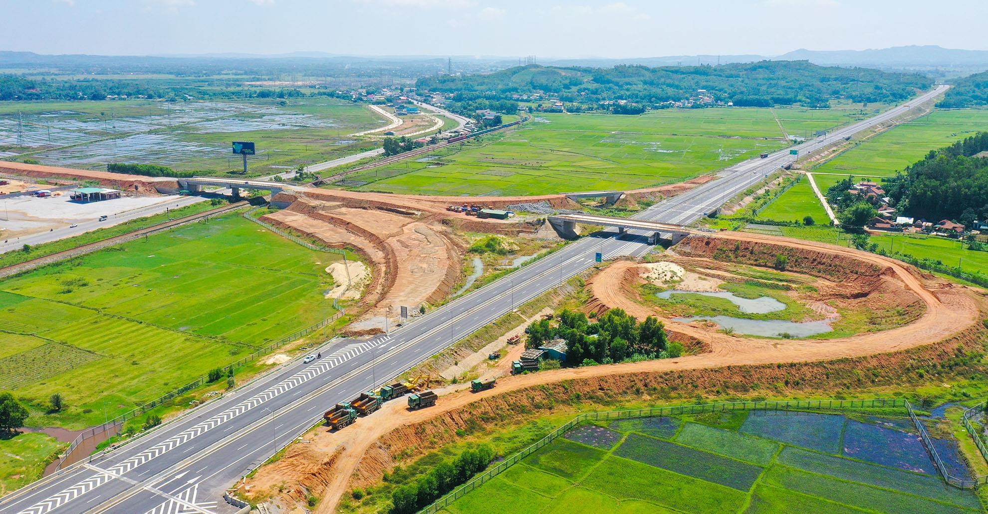 VEC no nha thau thi cong cao toc Da Nang - Quang Ngai hon 712 ty hinh anh
