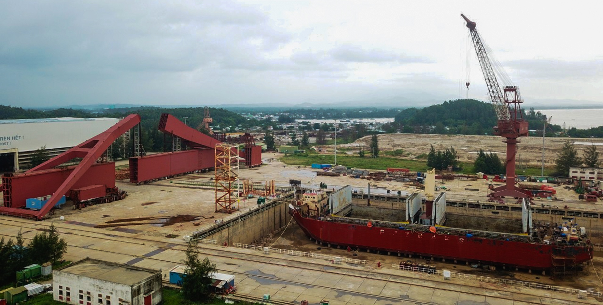 No 7.000 ty o Dung Quat anh 2