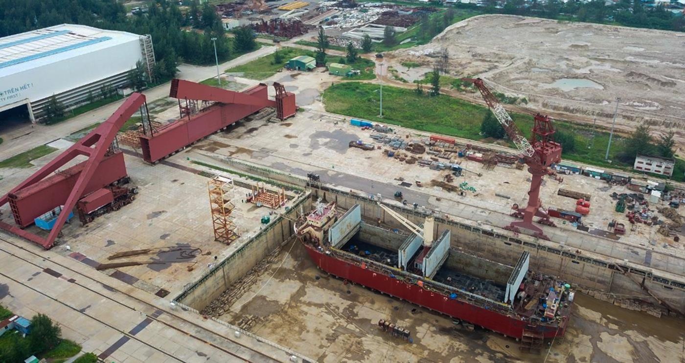 Can canh nha may dong tau Dung Quat no gan 7.000 ty dong hinh anh