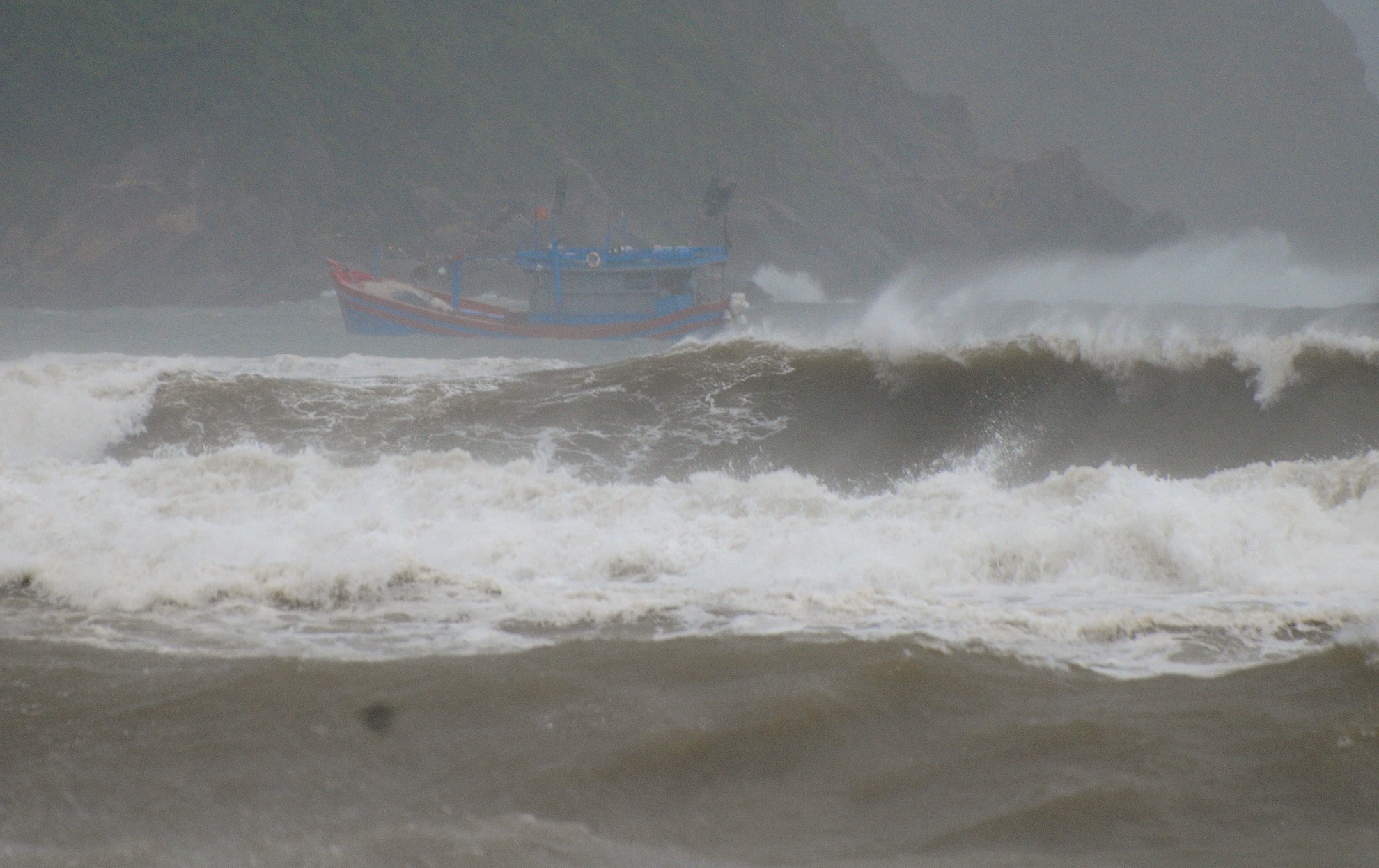 Ung pho bao so 5 mien Trung anh 3