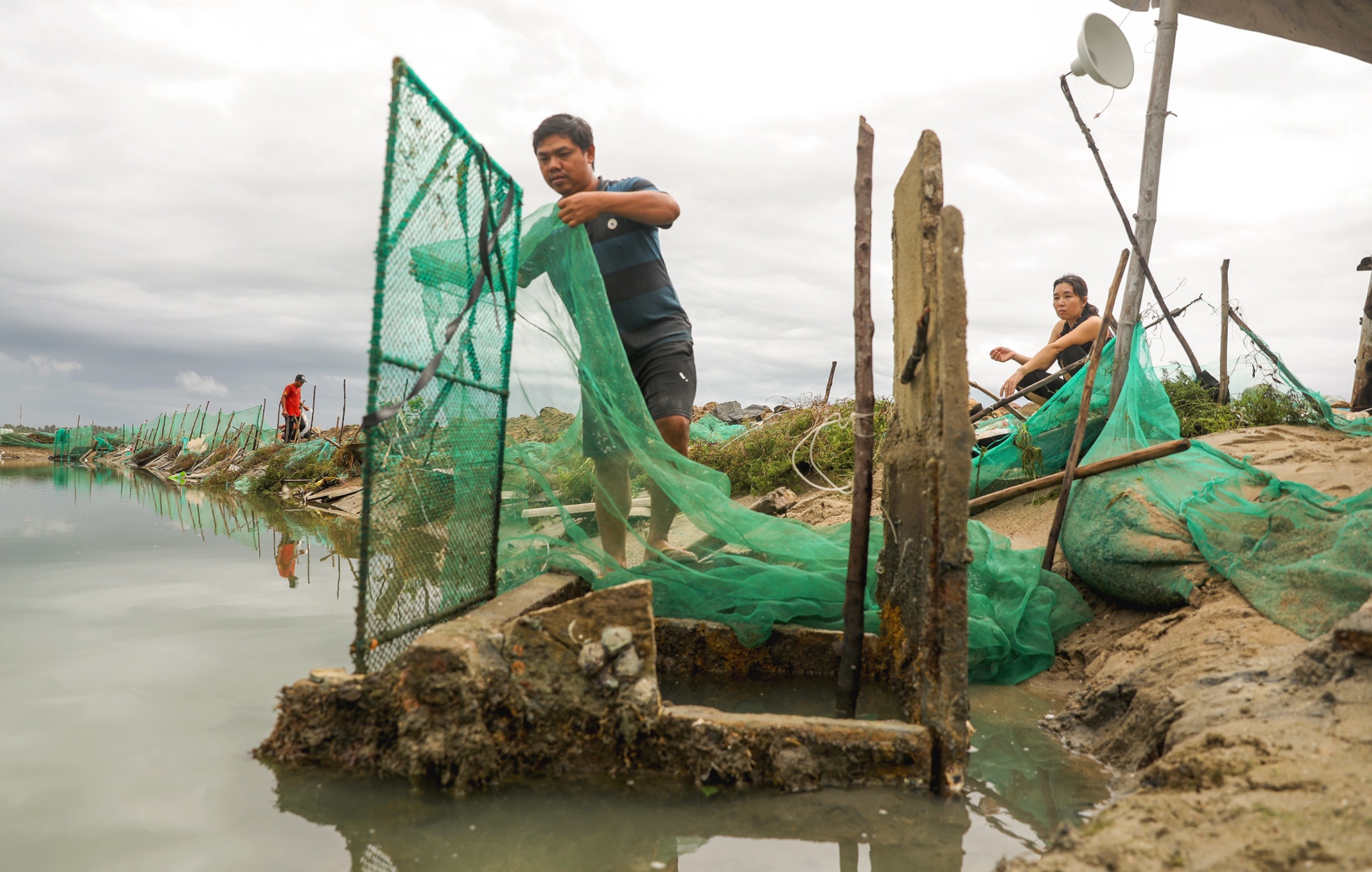 Lang ca tan hoang sau bao so 5 anh 10