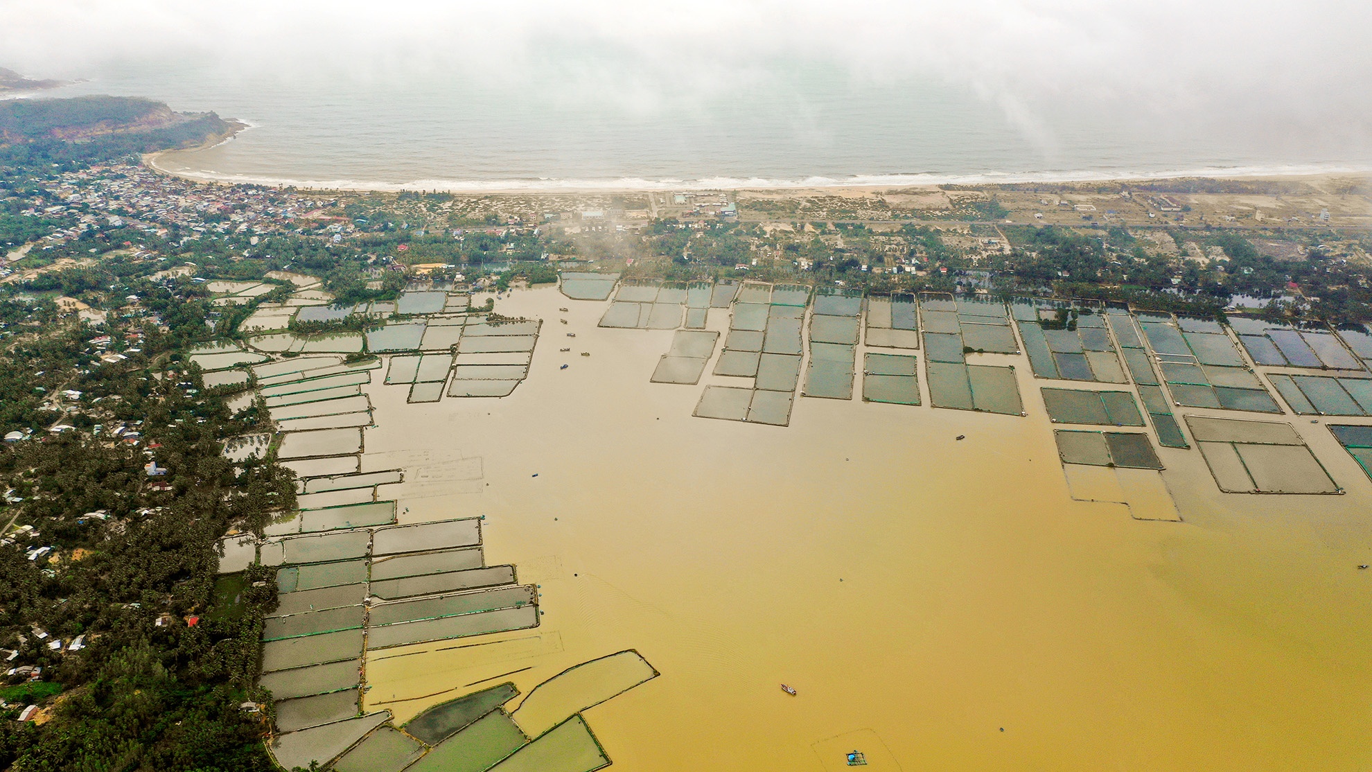 Lang ca tan hoang sau bao so 5 anh 2