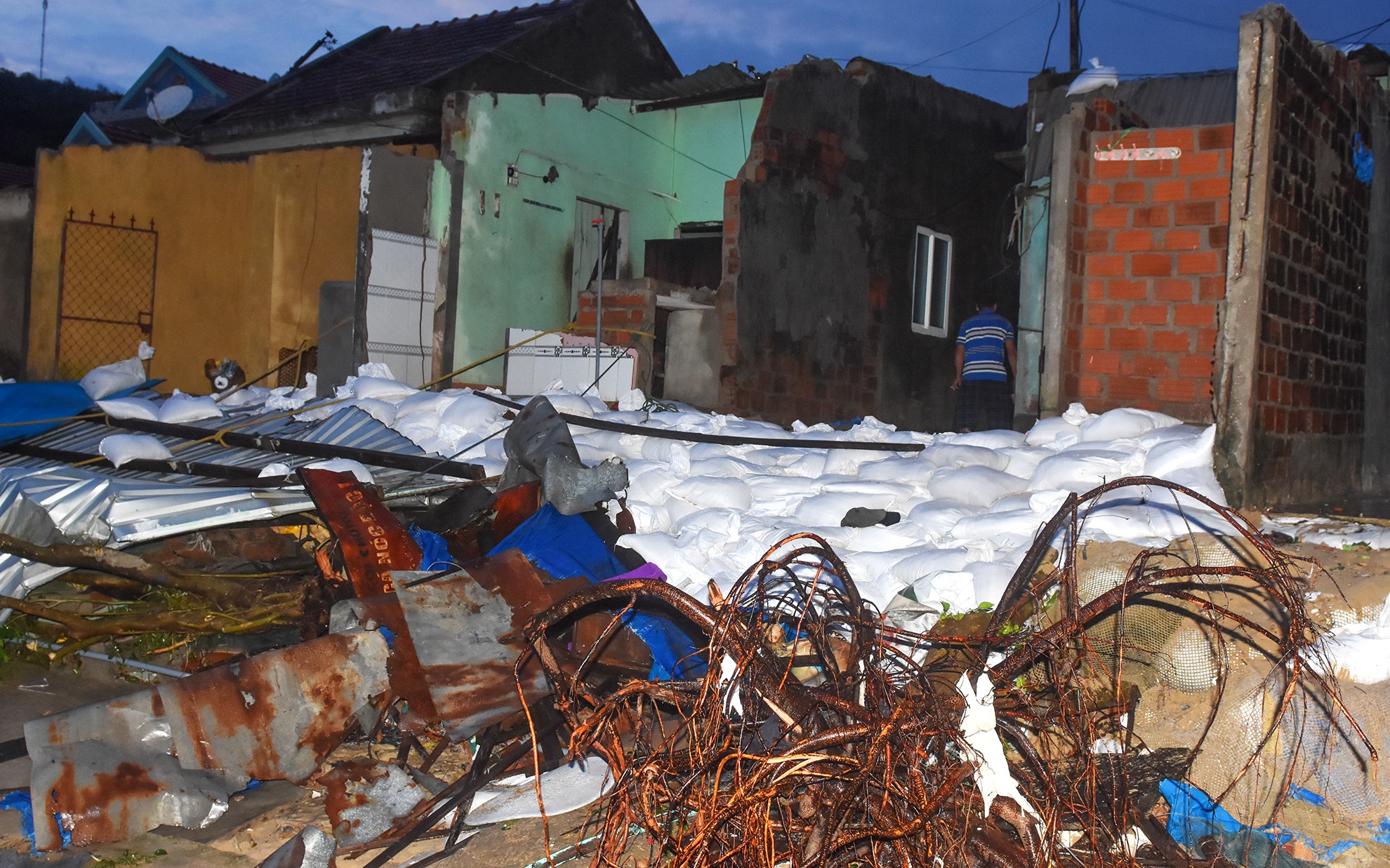 Trieu cuong uy hiep lang chai anh 2