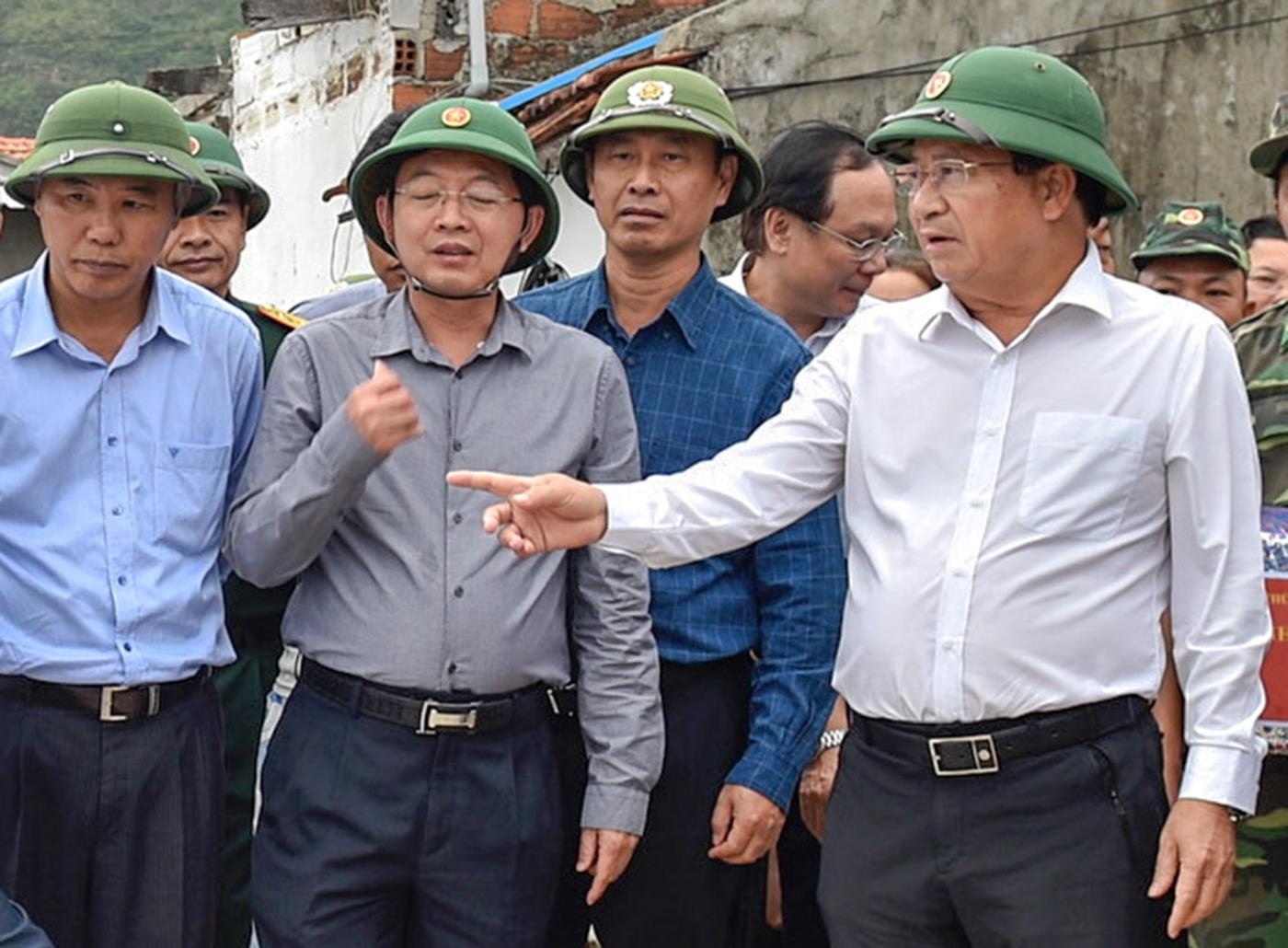 Pho thu tuong yeu cau so tan khan dan vung nguy hiem truoc khi bao den hinh anh