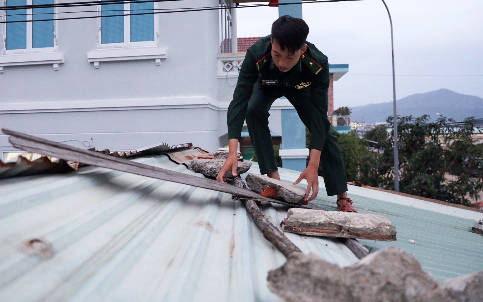 Song gio bao Nakri de doa lang chai o Binh Dinh hinh anh