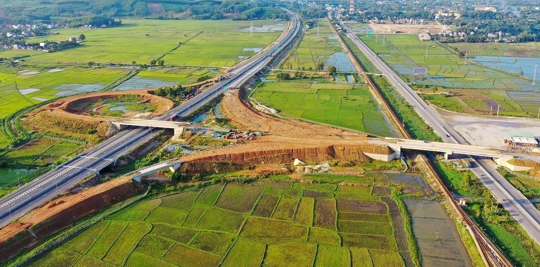 Vong xoay noi cao toc 34.500 ty ngon ngang sau 1 nam cho khac phuc lun hinh anh