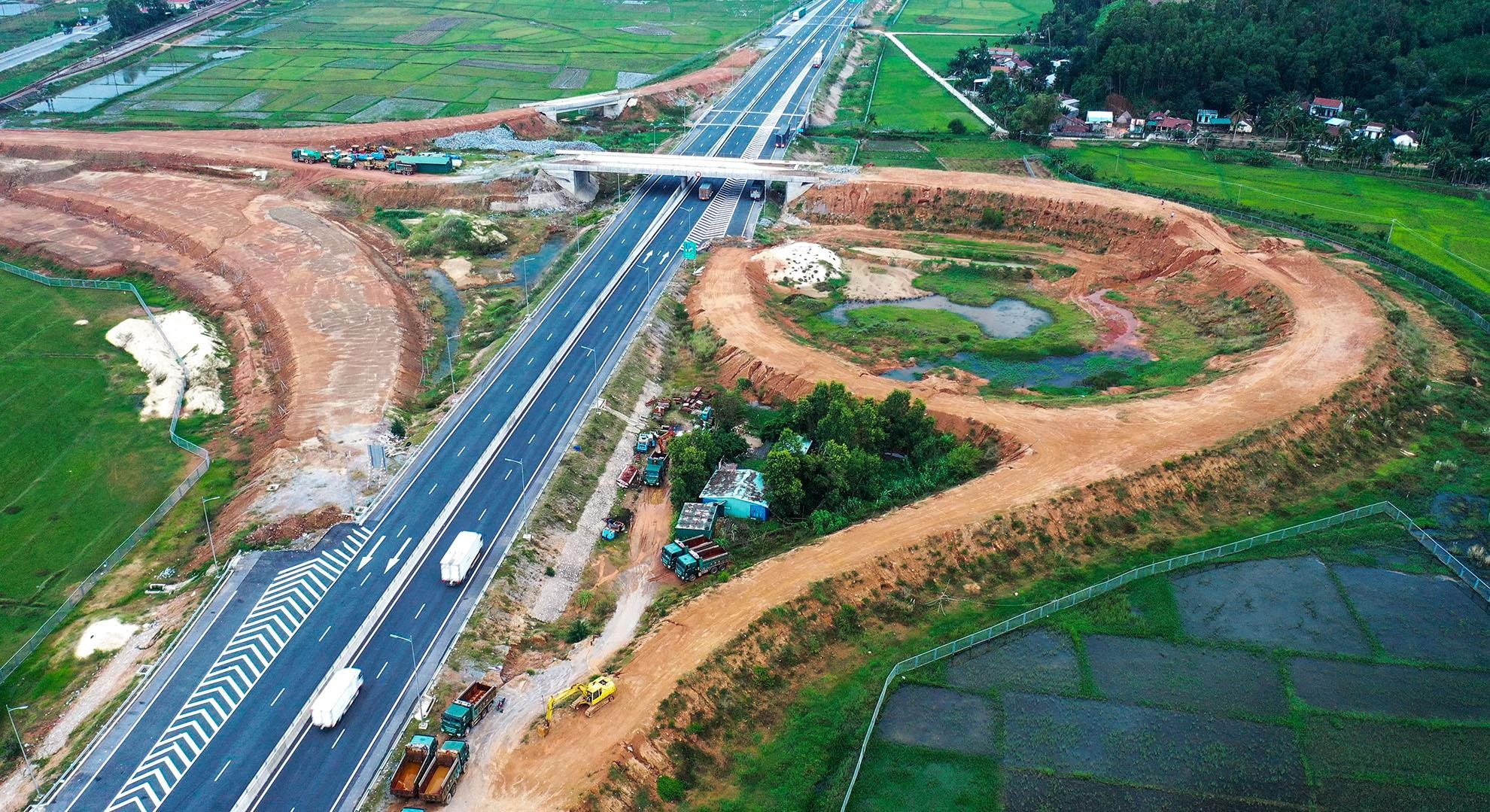 Dan noi gi khi vong xoay cao toc 34.500 ty moi lam da sat lo hinh anh