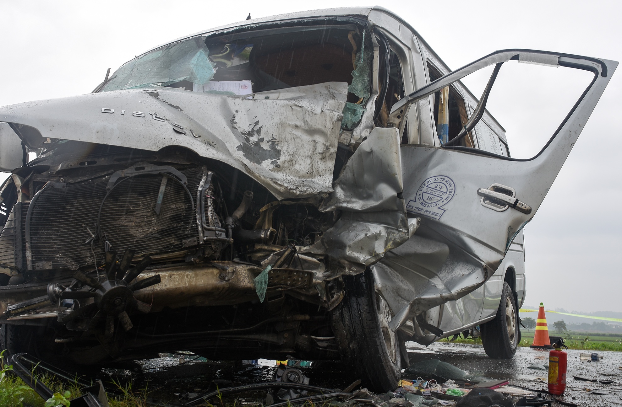 Tai nạn nghiêm trọng Quảng Ngãi ảnh 2 Tai nan nghiem trong Quang Ngai anh 2