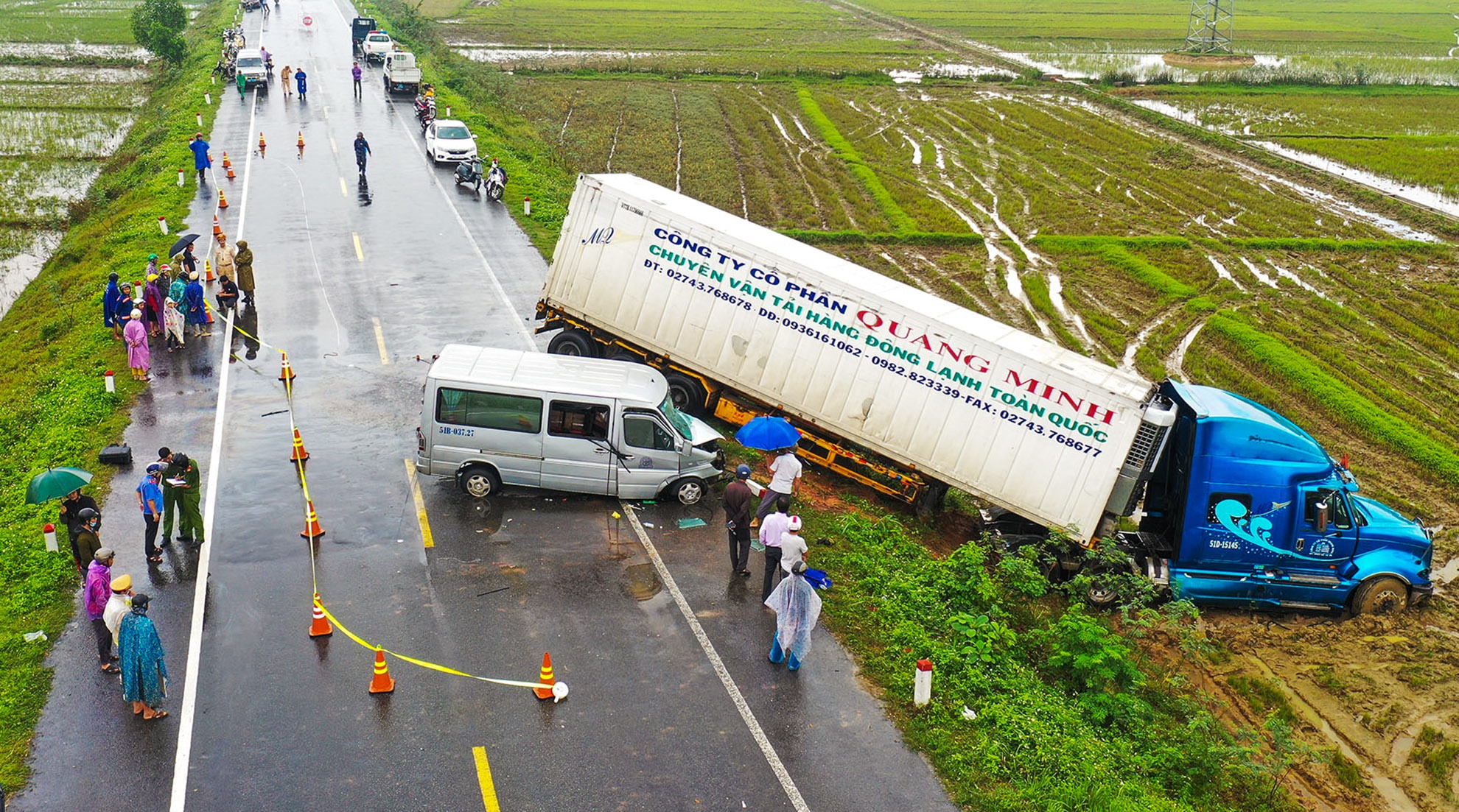 oto cho 12 nha su doi dau xe container anh 4
