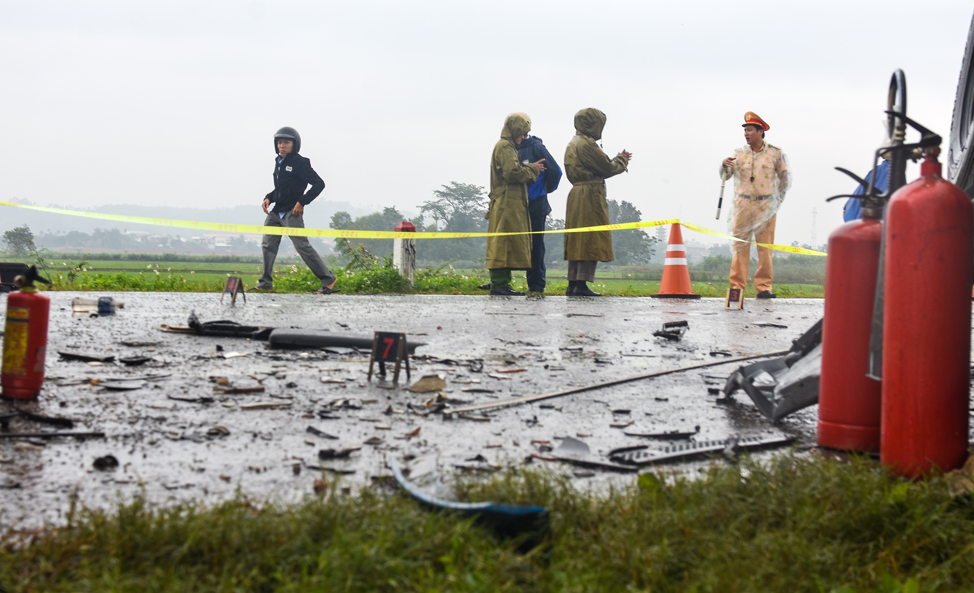 oto cho 12 nha su doi dau xe container anh 5