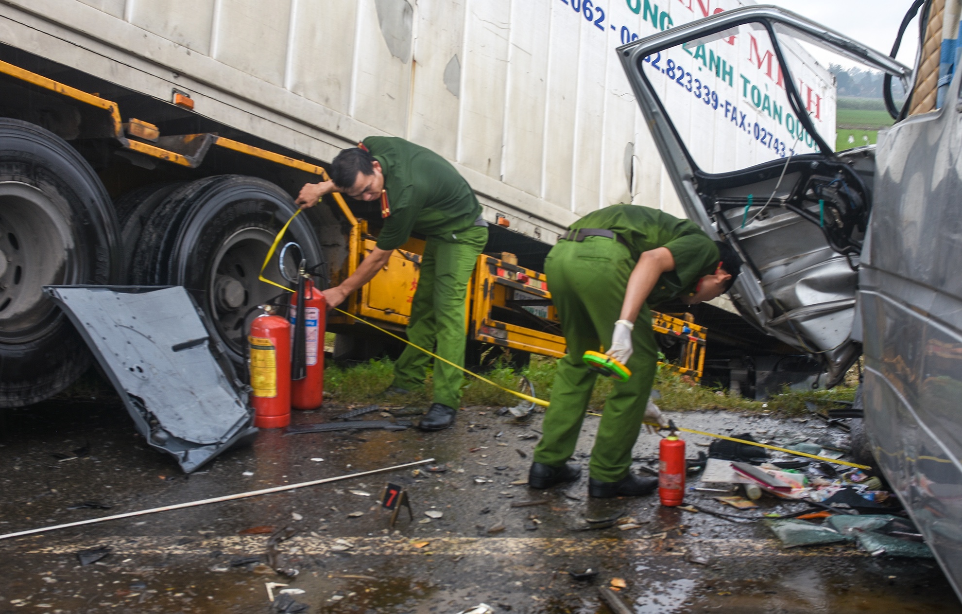 oto cho 12 nha su doi dau xe container anh 6