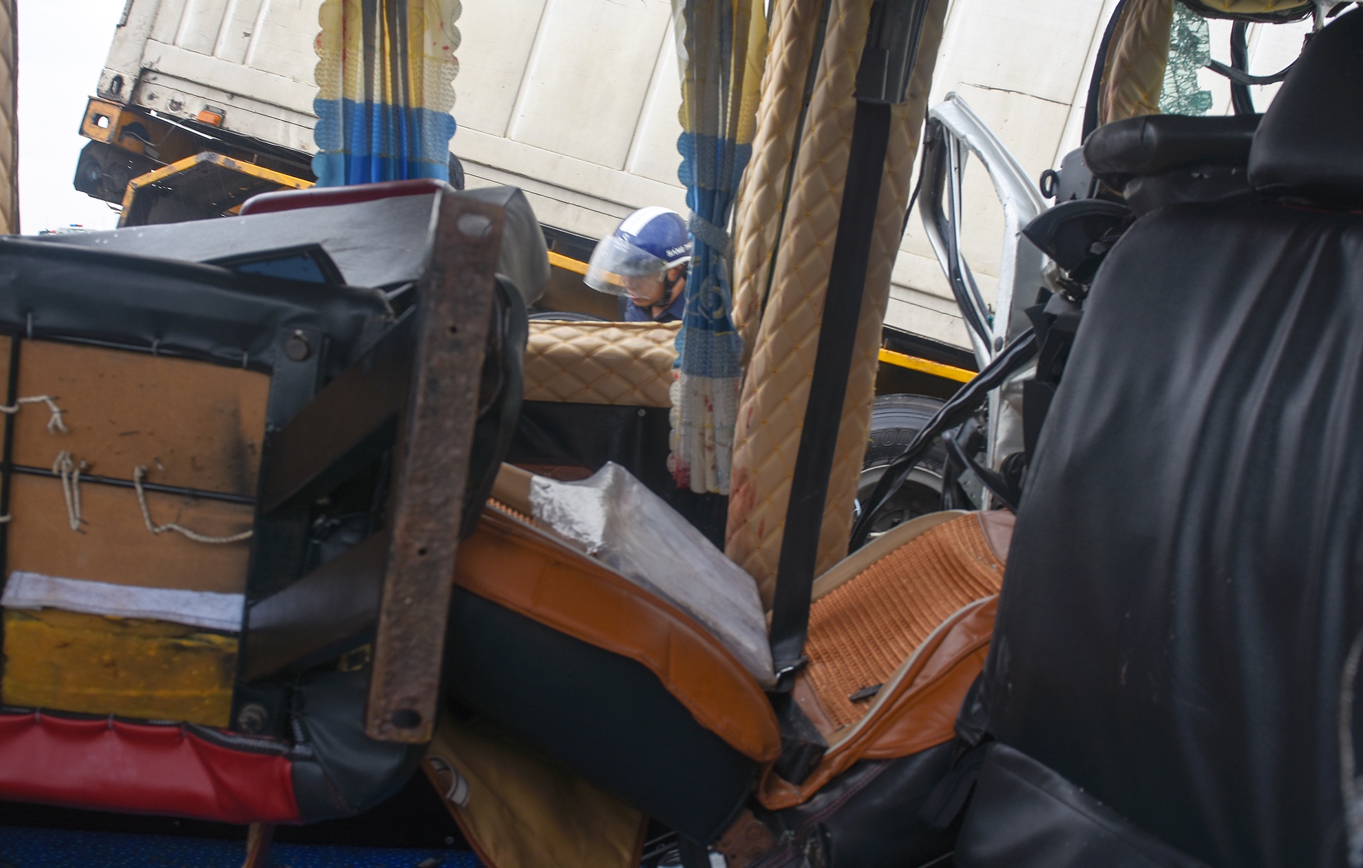 oto cho 12 nha su doi dau xe container anh 7