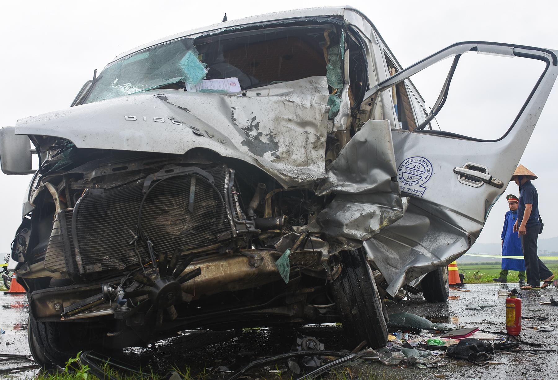 Oto cho 12 nha su bien dang khi doi dau xe container hinh anh