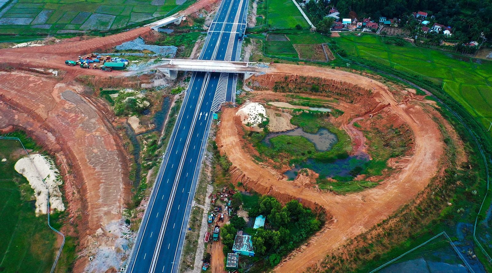 VEC bi phe binh vi vong xoay cao toc 34.500 ty i ach hinh anh